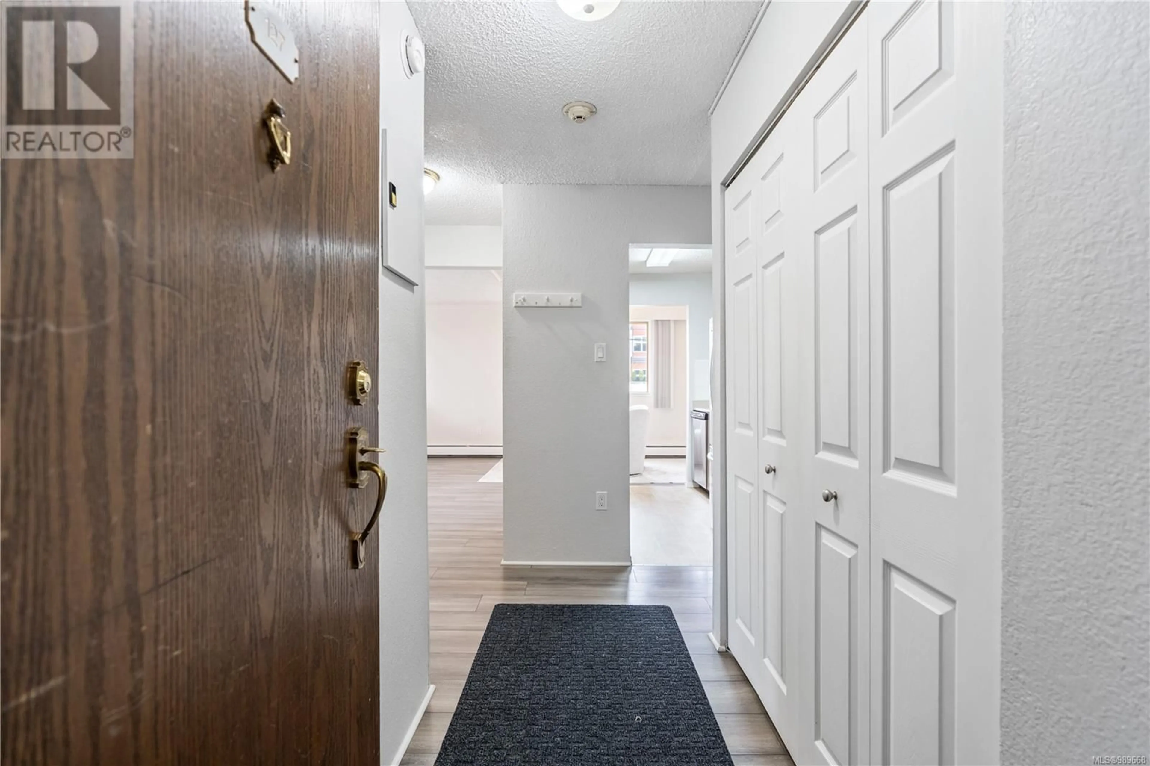 Indoor foyer for 127 - 1025 INVERNESS ROAD, Saanich British Columbia V8X5S2