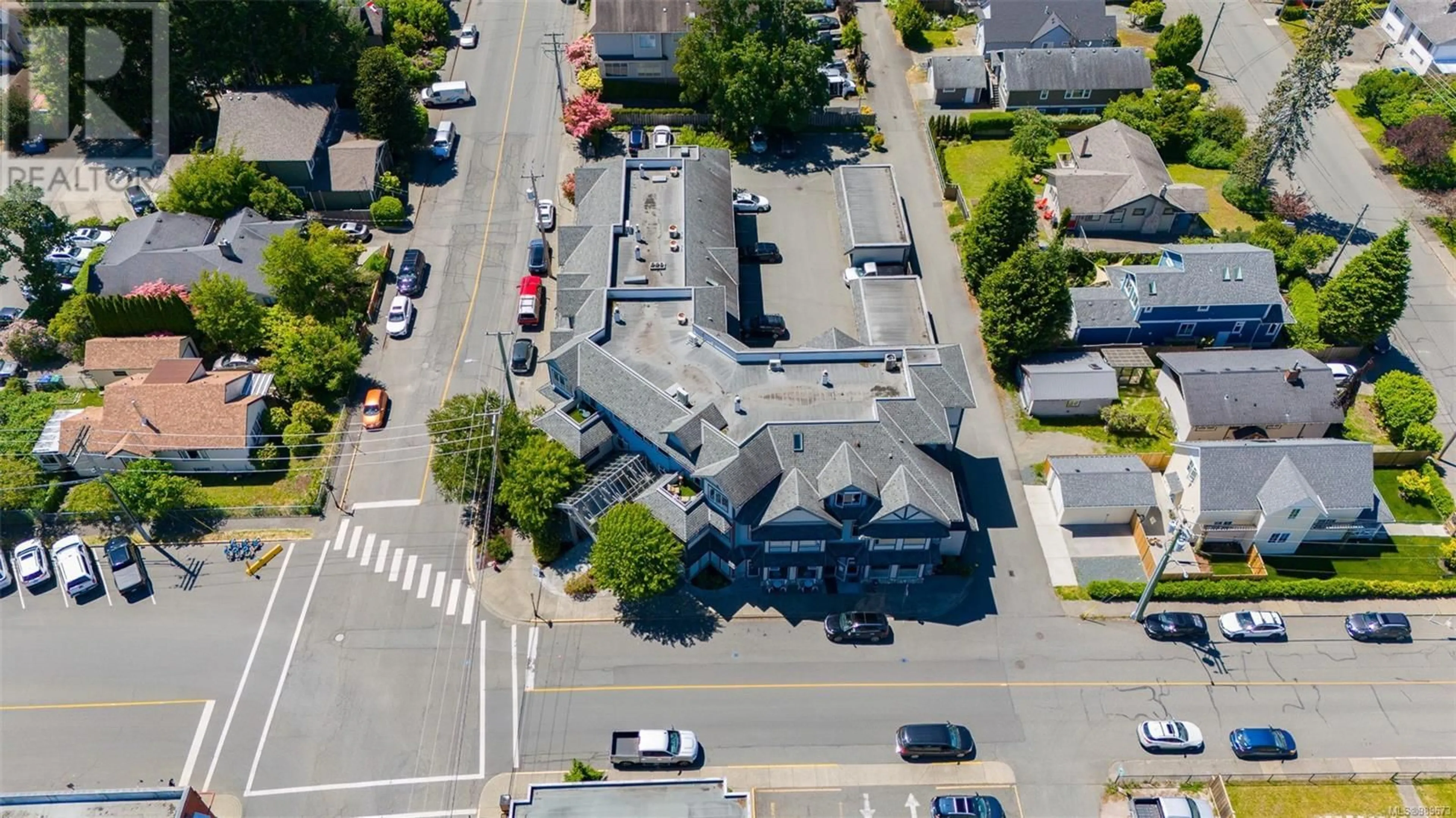 A pic from outside/outdoor area/front of a property/back of a property/a pic from drone, street for 302 - 501 4TH STREET, Courtenay British Columbia V9N1H3