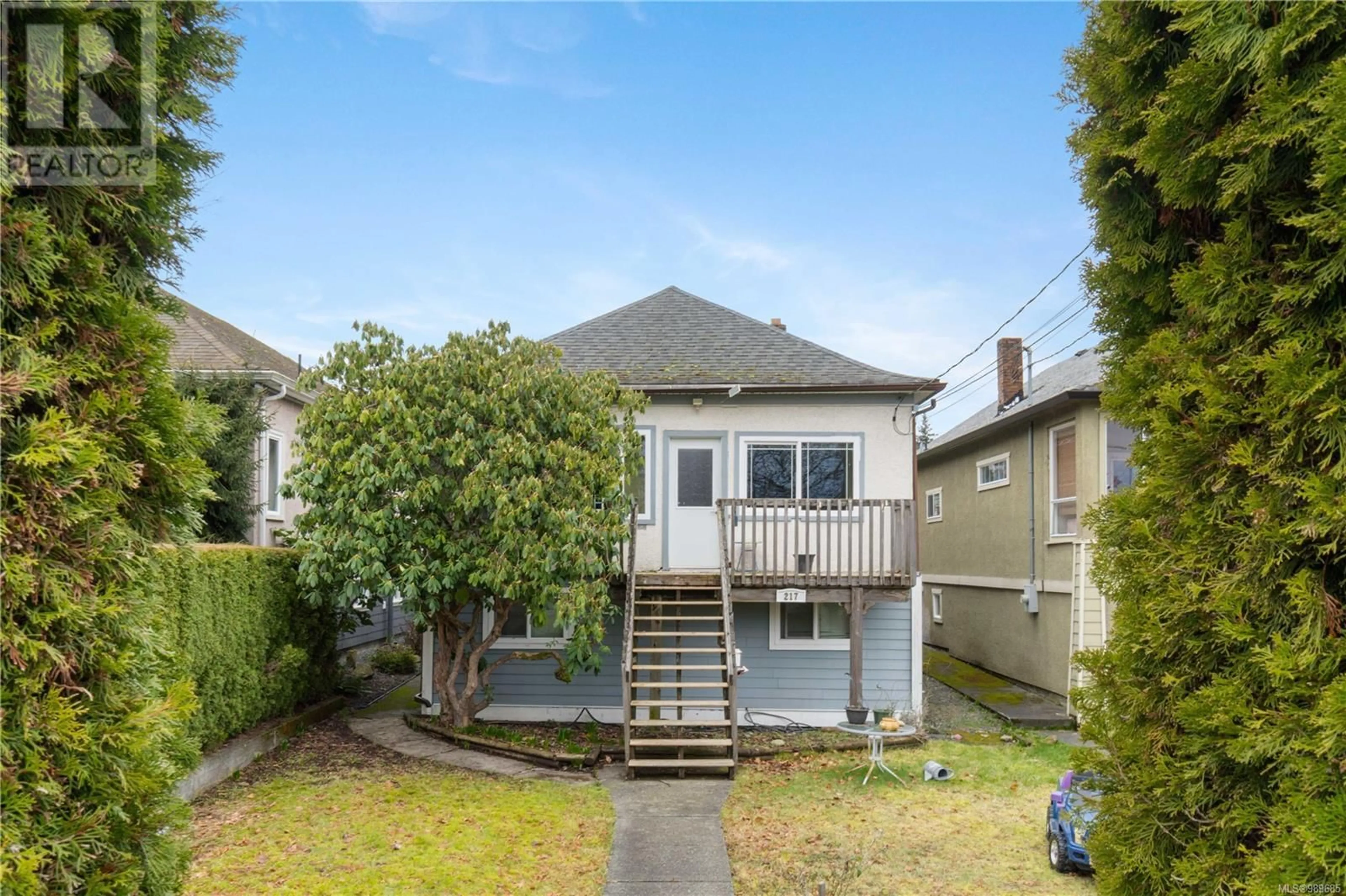 A pic from outside/outdoor area/front of a property/back of a property/a pic from drone, street for 217 MACHLEARY STREET, Nanaimo British Columbia V9R2G7