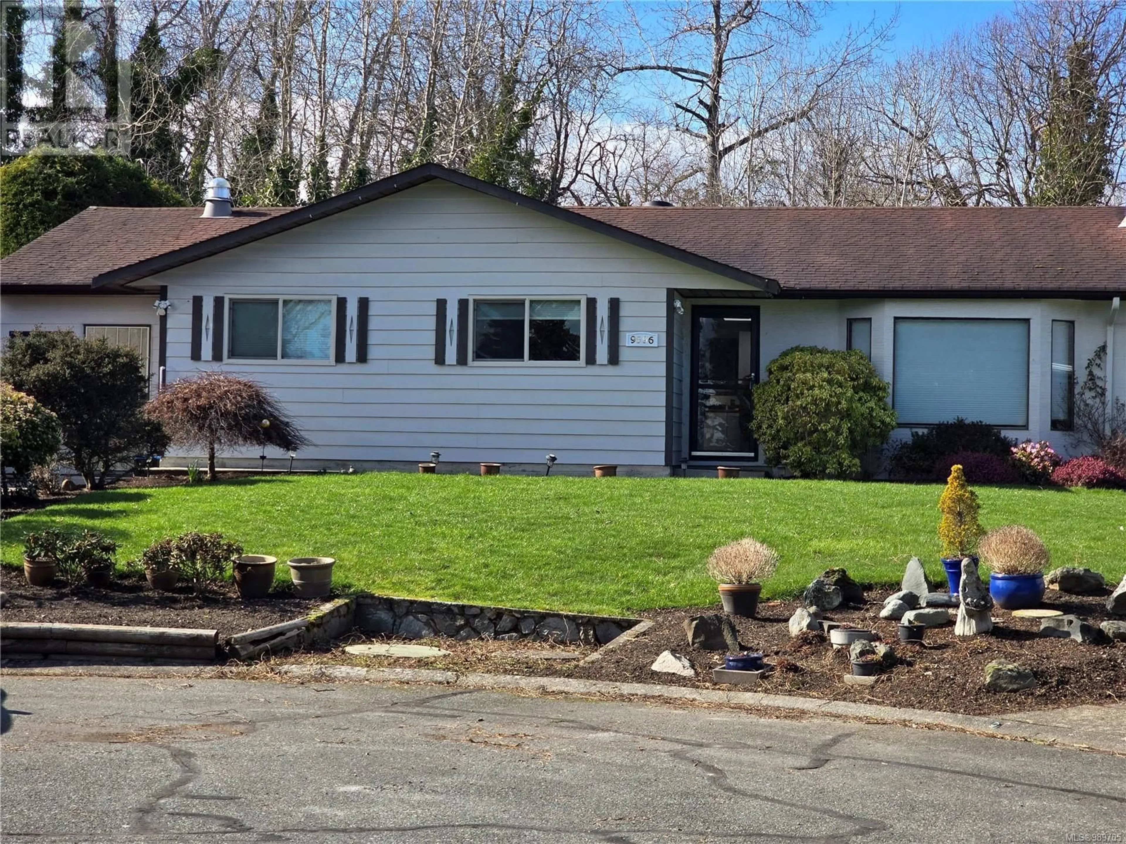 Home with vinyl exterior material, unknown for 9596 NORTHLAWN TERRACE, Sidney British Columbia V8L2S5