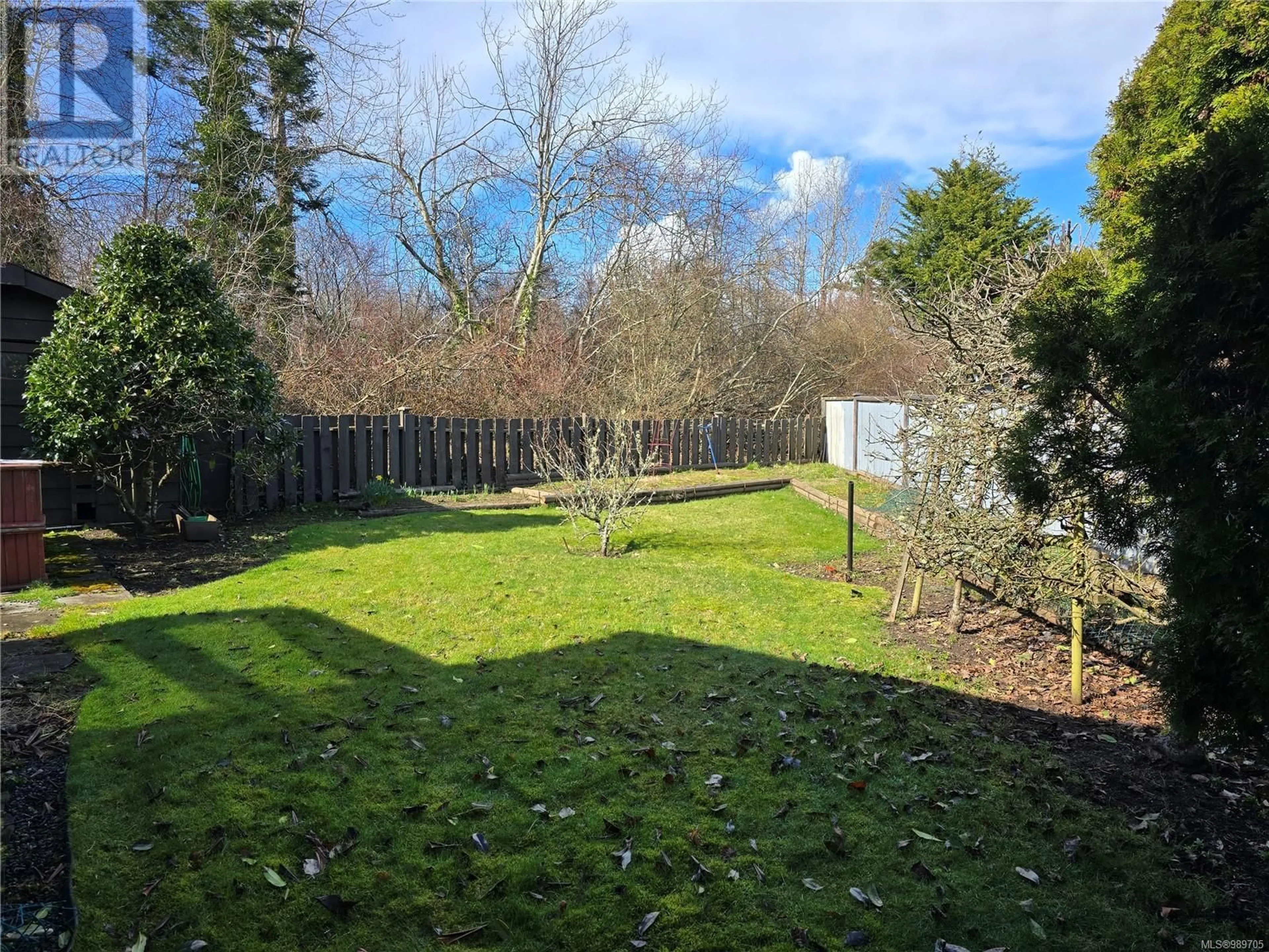 A pic from outside/outdoor area/front of a property/back of a property/a pic from drone, forest/trees view for 9596 NORTHLAWN TERRACE, Sidney British Columbia V8L2S5