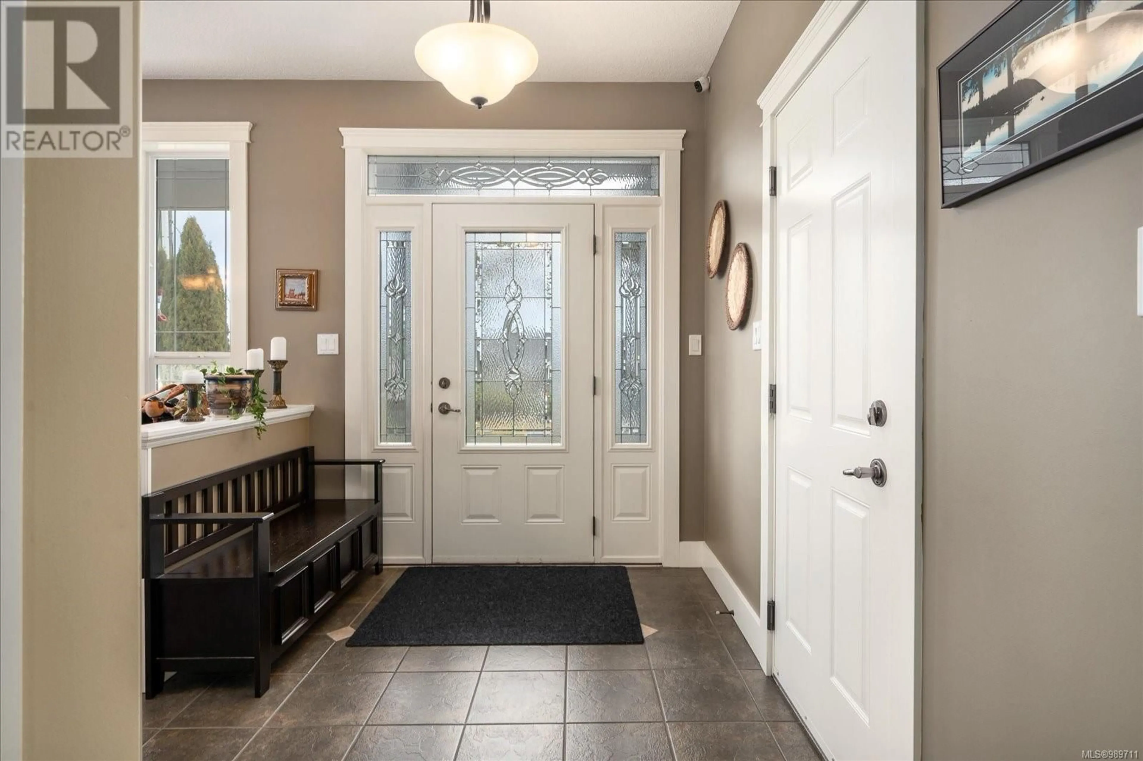 Indoor entryway for 802 Craig Rd, Ladysmith British Columbia V9G2C4