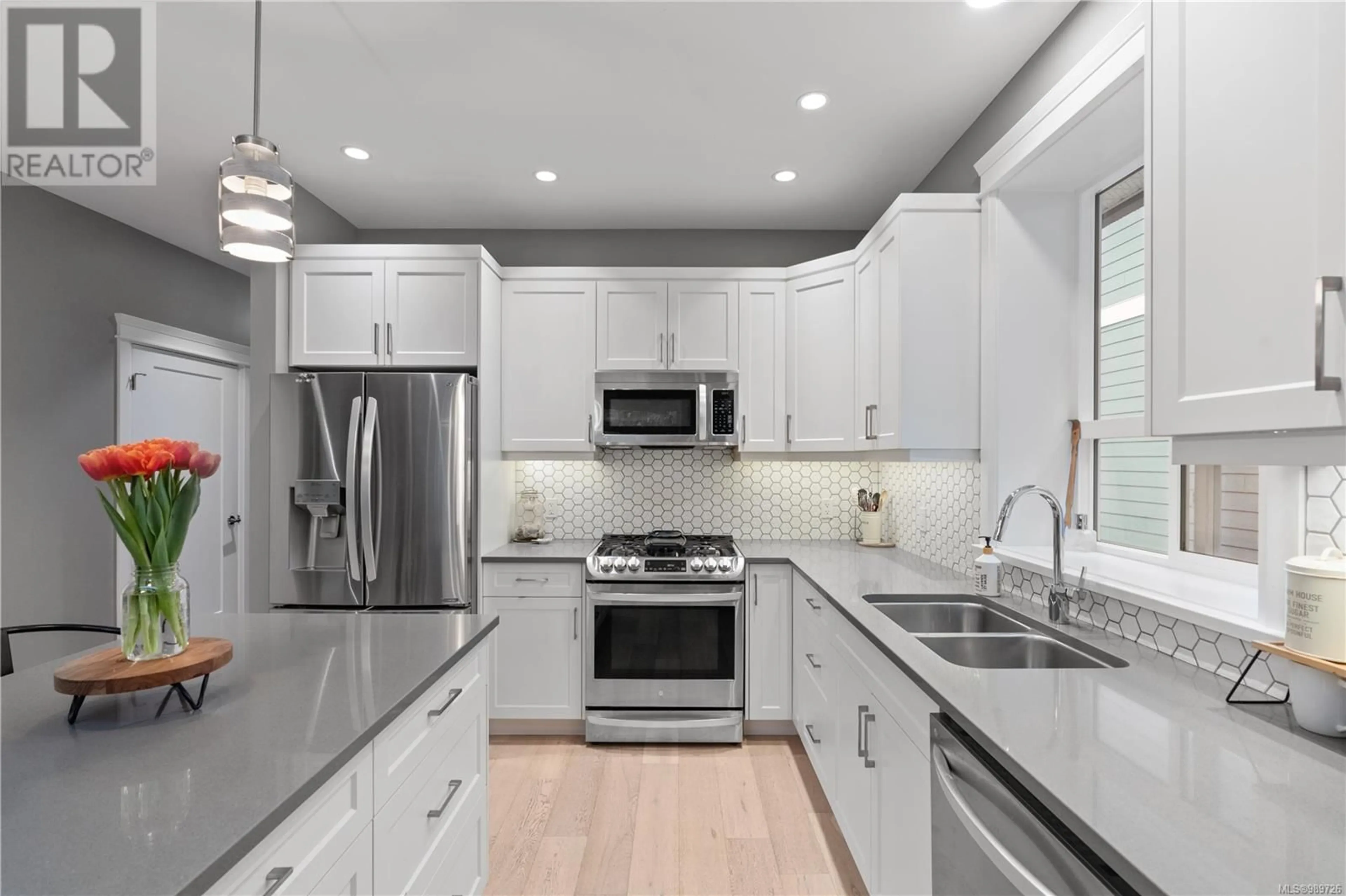 Contemporary kitchen, unknown for 3098 Keystone Dr, Duncan British Columbia V9L0E1