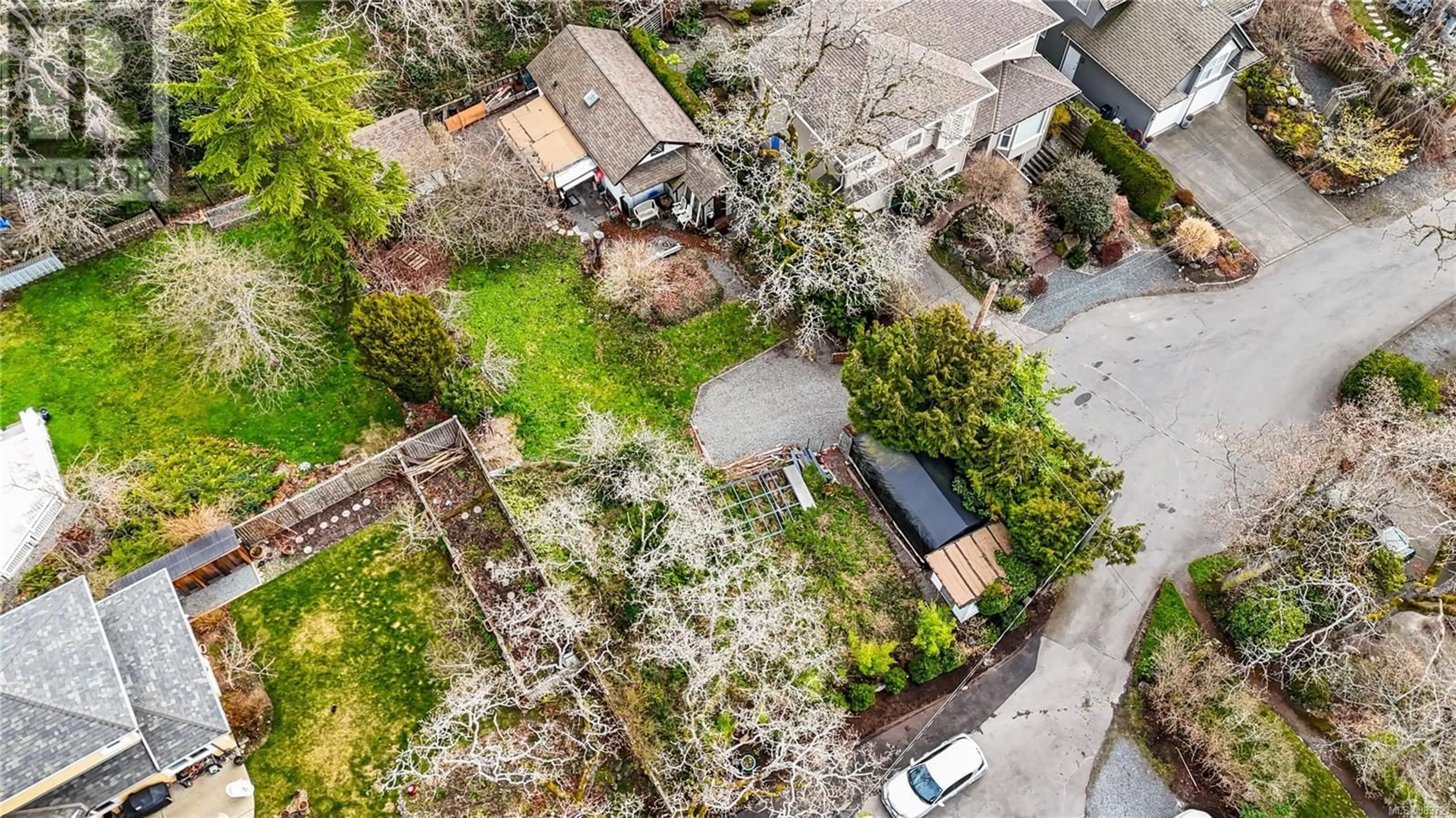 A pic from outside/outdoor area/front of a property/back of a property/a pic from drone, street for 3459 Carter Dr, Saanich British Columbia V8P4V1