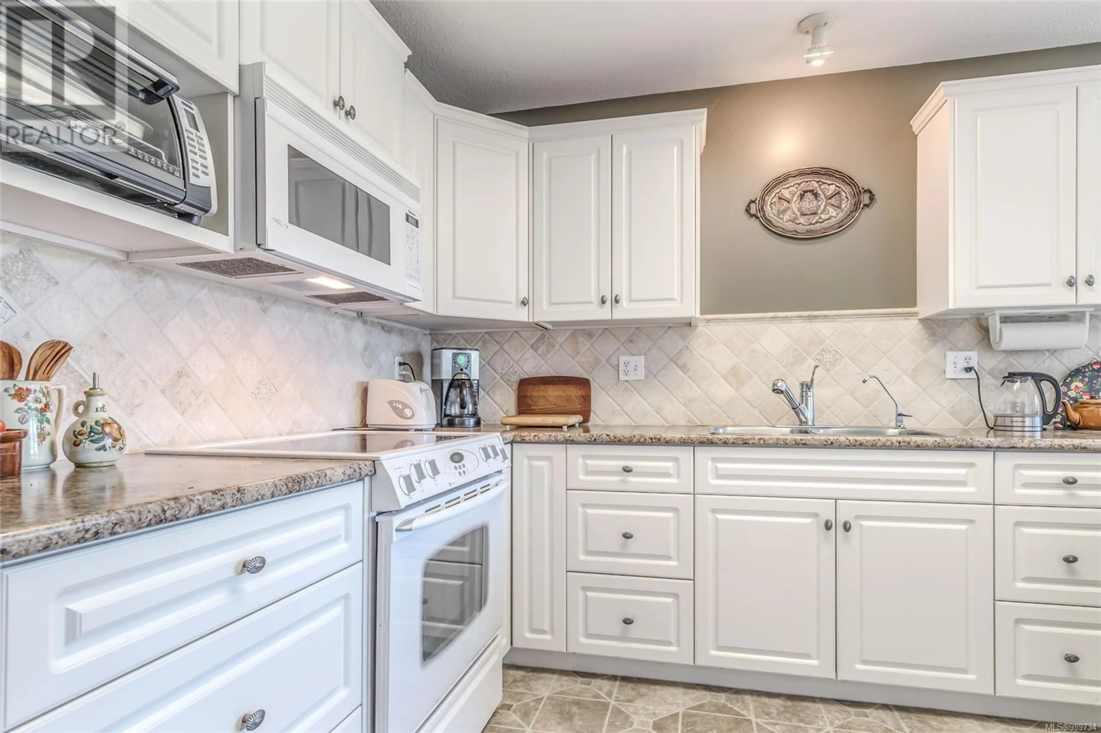 Open concept kitchen, ceramic/tile floor for 2663 Andover Rd, Nanoose Bay British Columbia V9P9J5