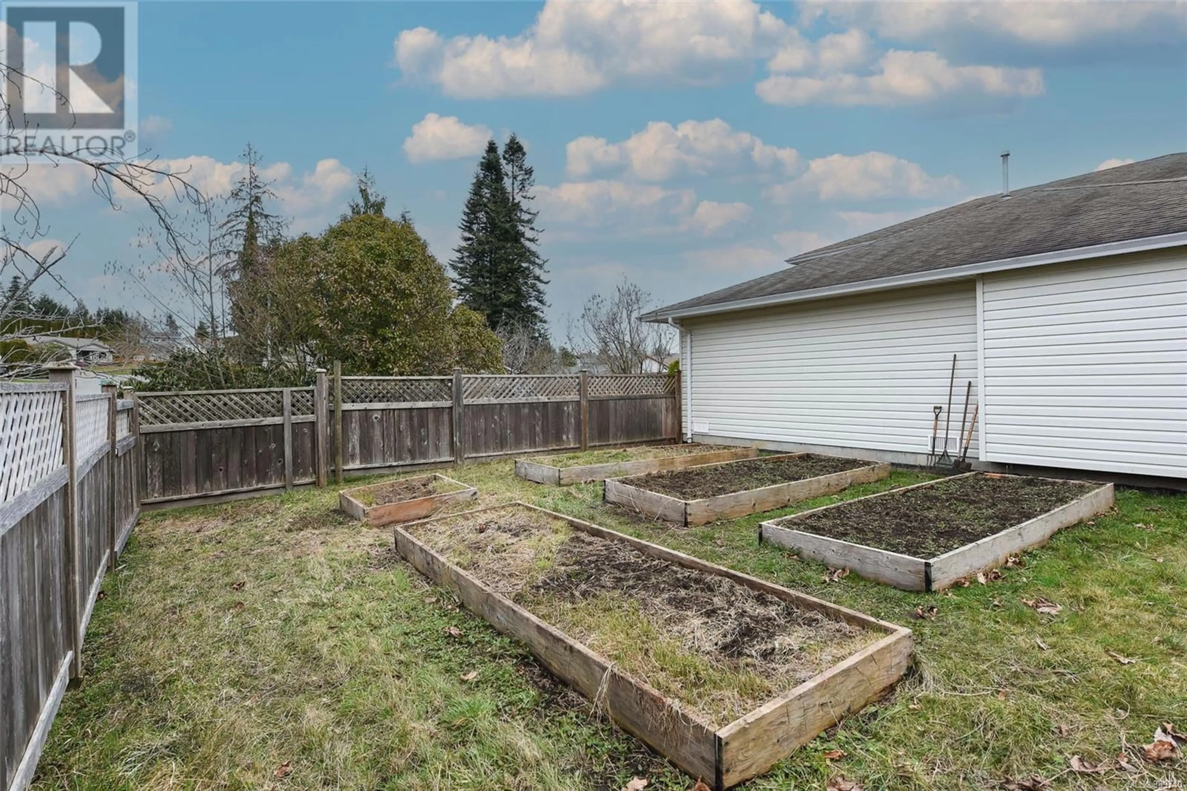 Patio, unknown for 1759 HOBSON AVENUE, Courtenay British Columbia V9N8S3