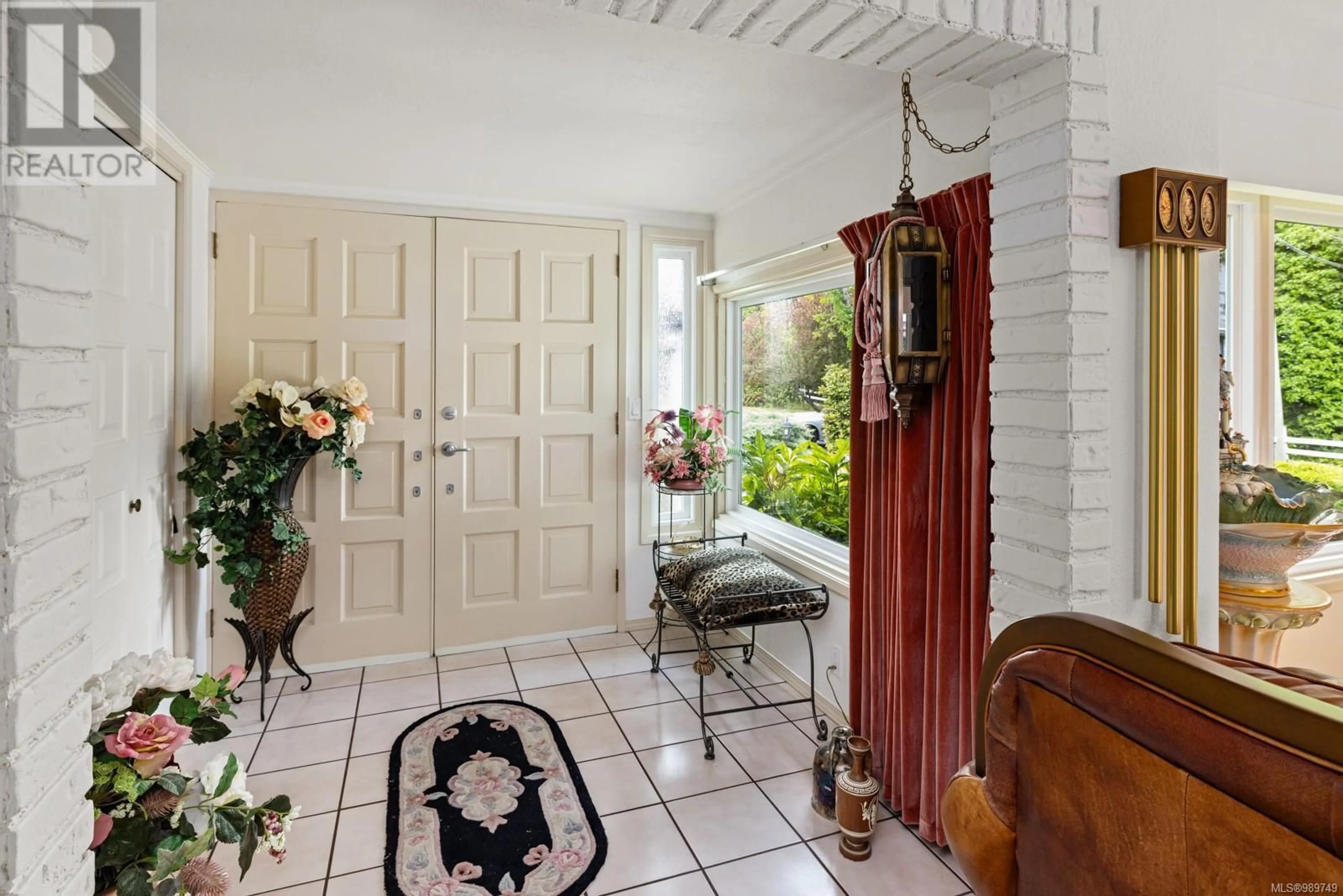 Indoor entryway for 3367 TRANS CANADA HIGHWAY, Cobble Hill British Columbia V0R1L7
