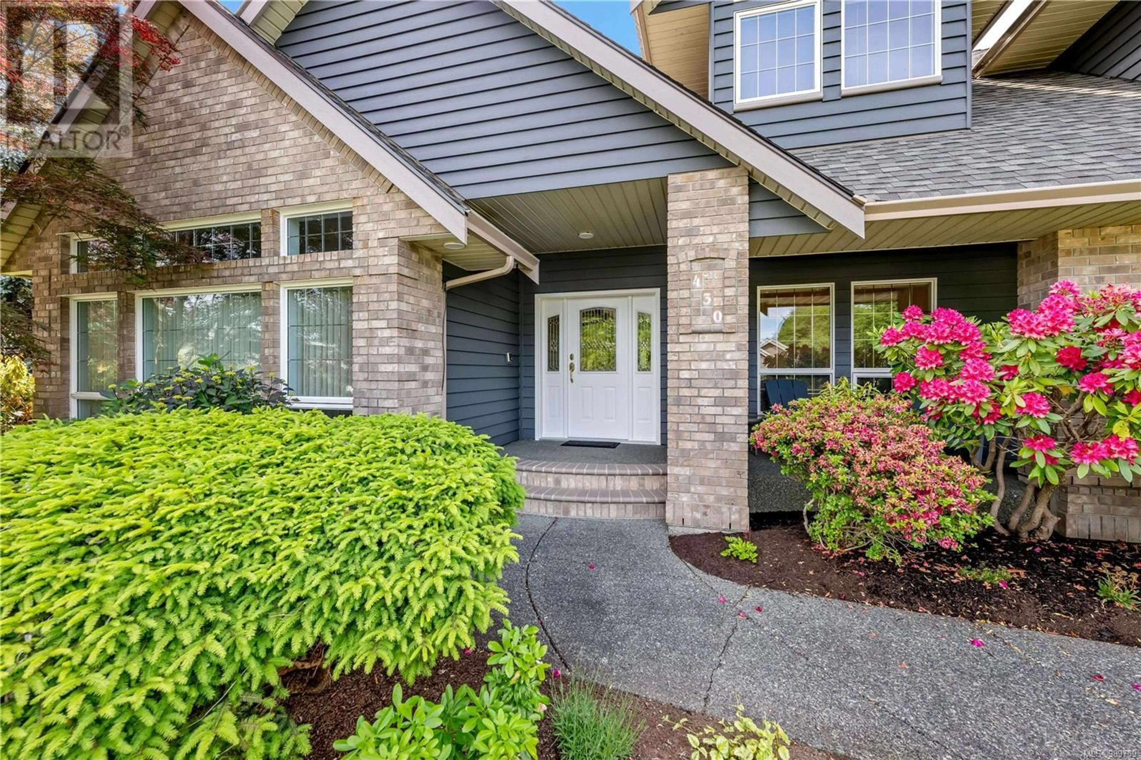 Indoor entryway for 430 Country Aire Dr, Campbell River British Columbia V9W7N1