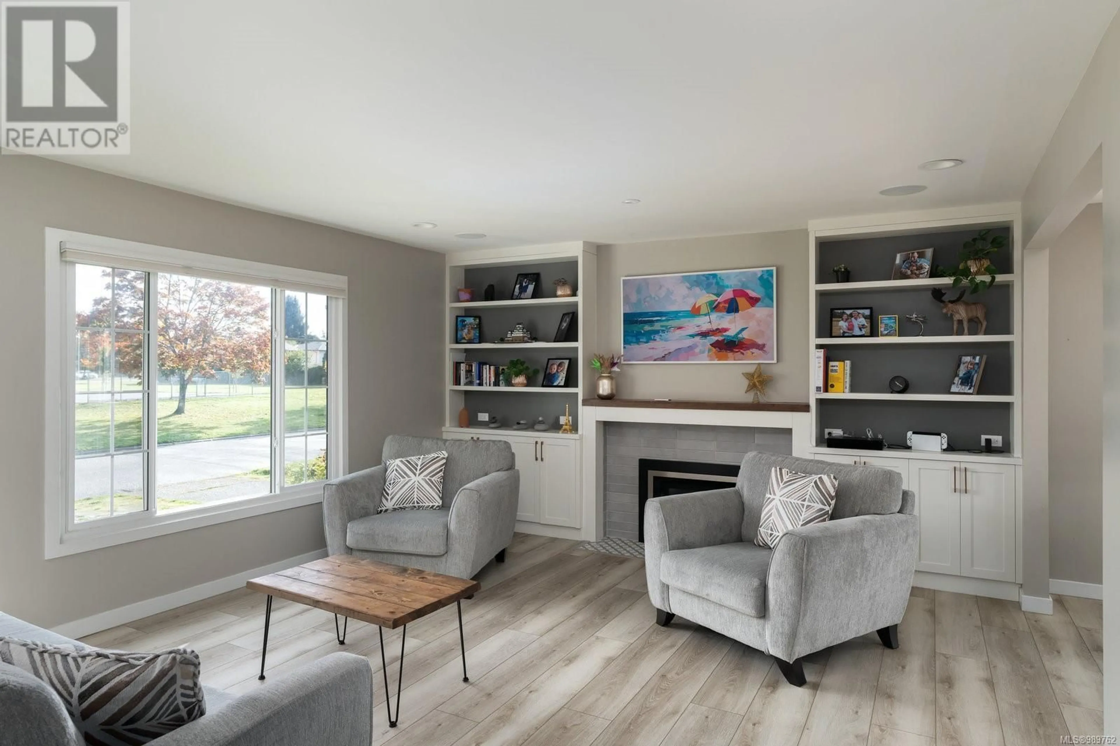 Living room with furniture, unknown for 1719 CARNEGIE CRESCENT, Saanich British Columbia V8N1P2