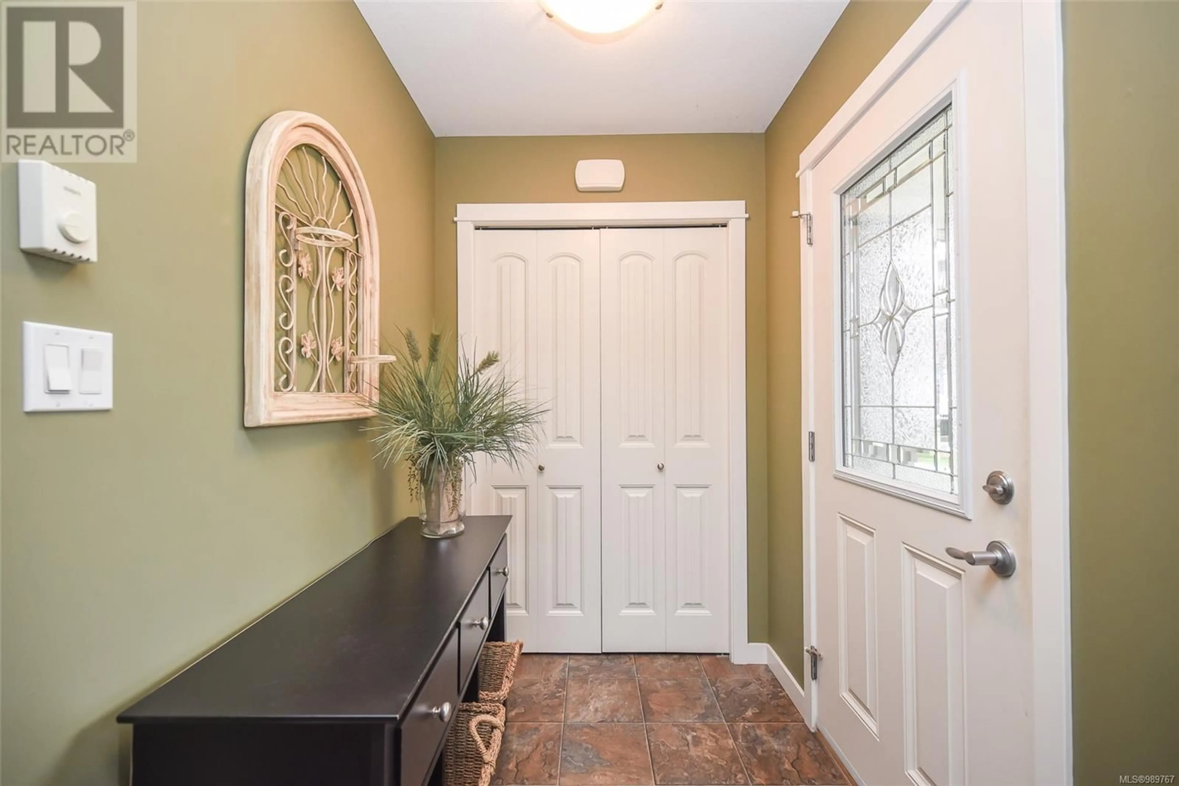 Indoor entryway for 111 2787 1st St, Courtenay British Columbia V9N9C8