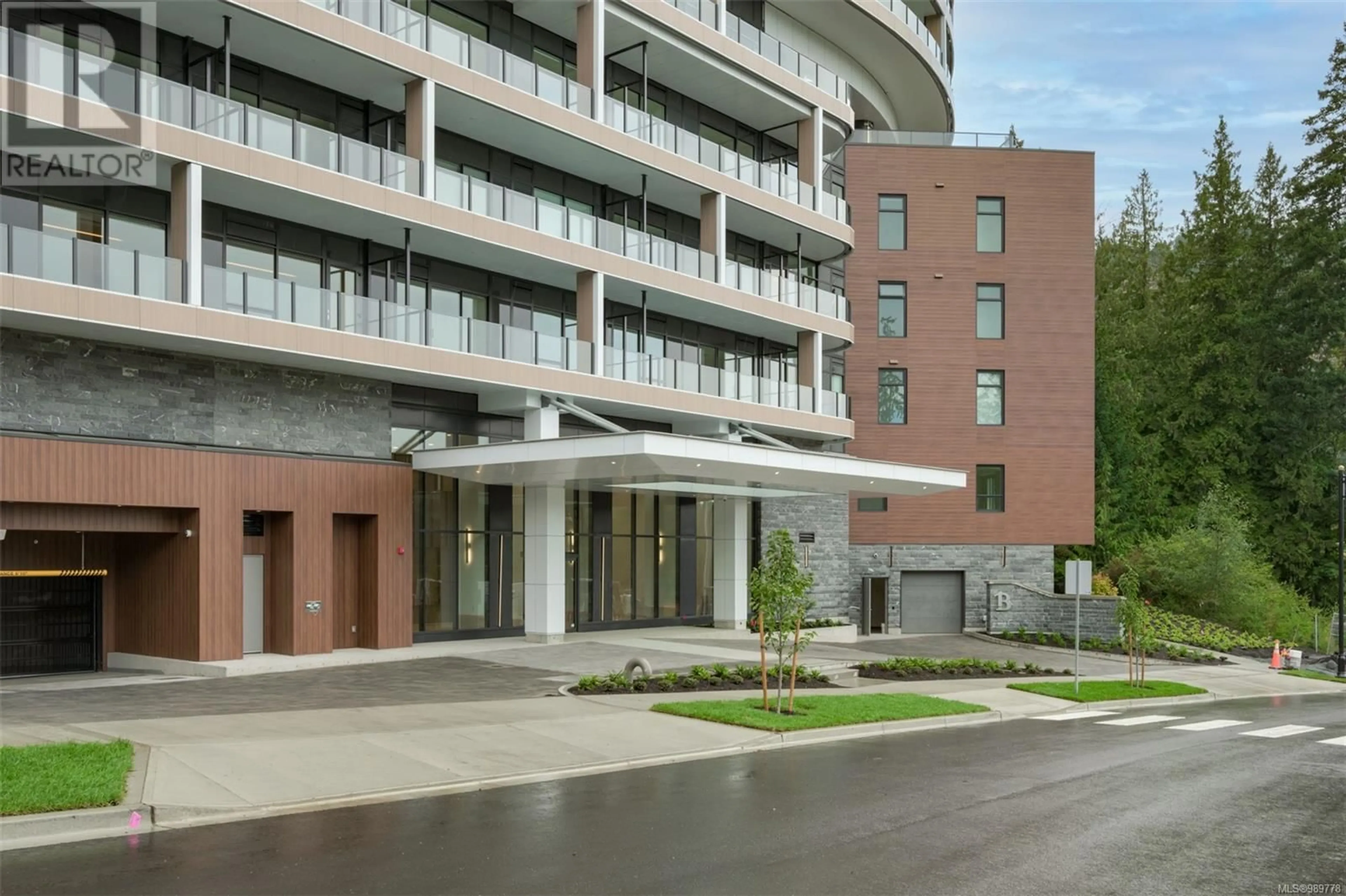 Indoor foyer for 416 - 2000 HANNINGTON ROAD, Langford British Columbia V9B6R6