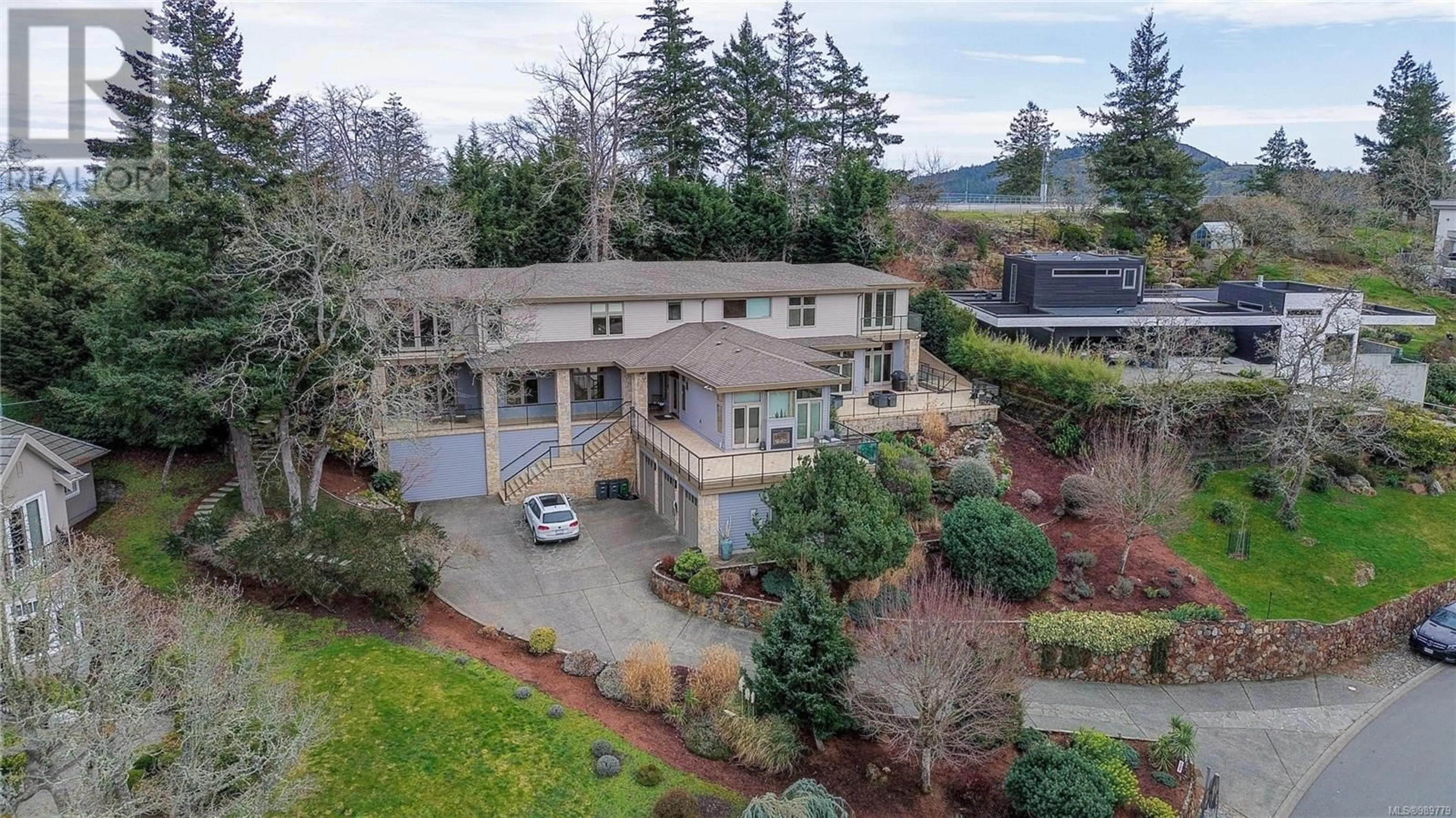 A pic from outside/outdoor area/front of a property/back of a property/a pic from drone, unknown for 908 COBBLESTONE LANE, Saanich British Columbia V8Y3G3