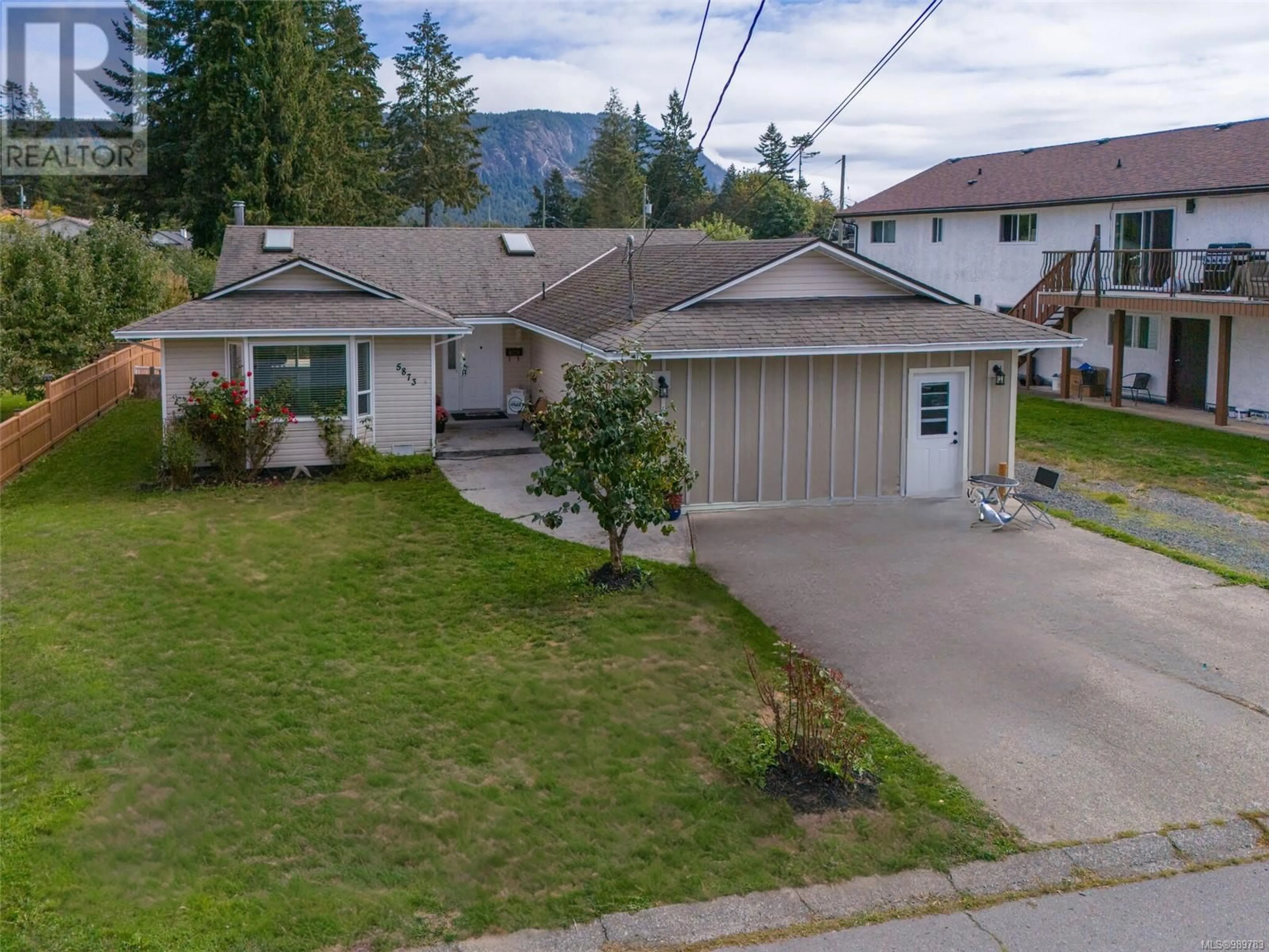 A pic from outside/outdoor area/front of a property/back of a property/a pic from drone, street for 5873 Deborah Dr, Duncan British Columbia V9L5B2