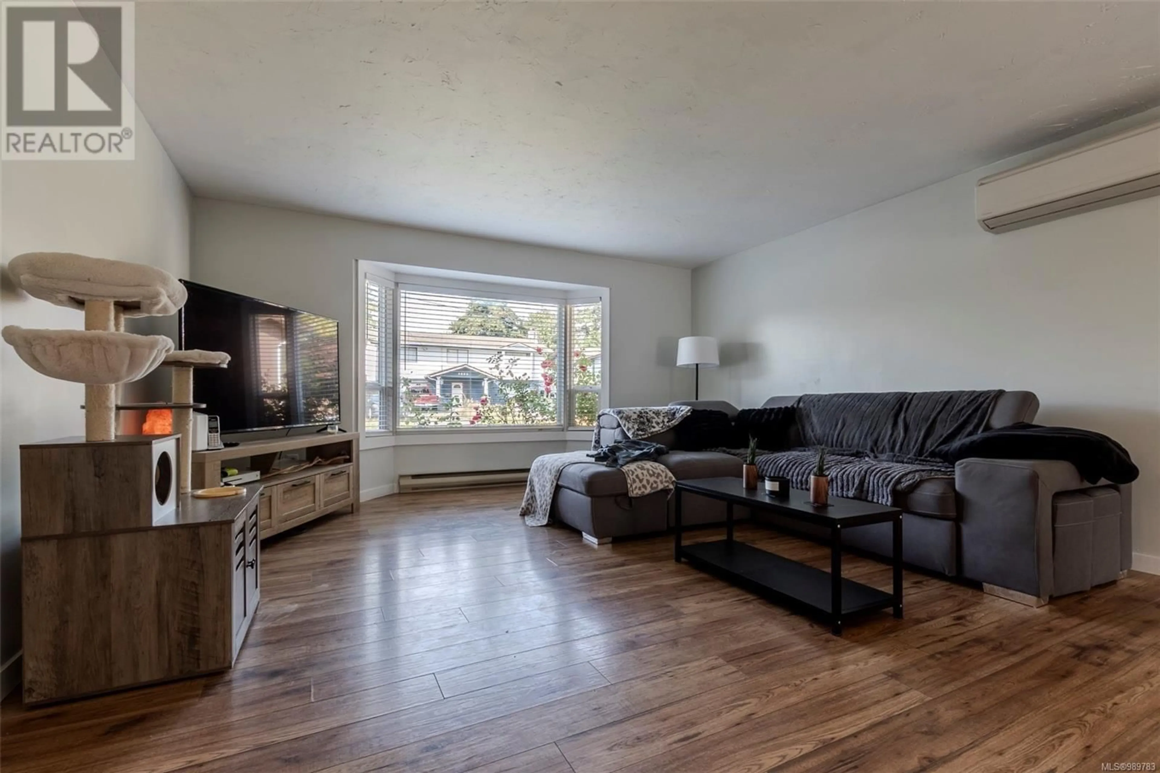 Living room with furniture, wood/laminate floor for 5873 Deborah Dr, Duncan British Columbia V9L5B2