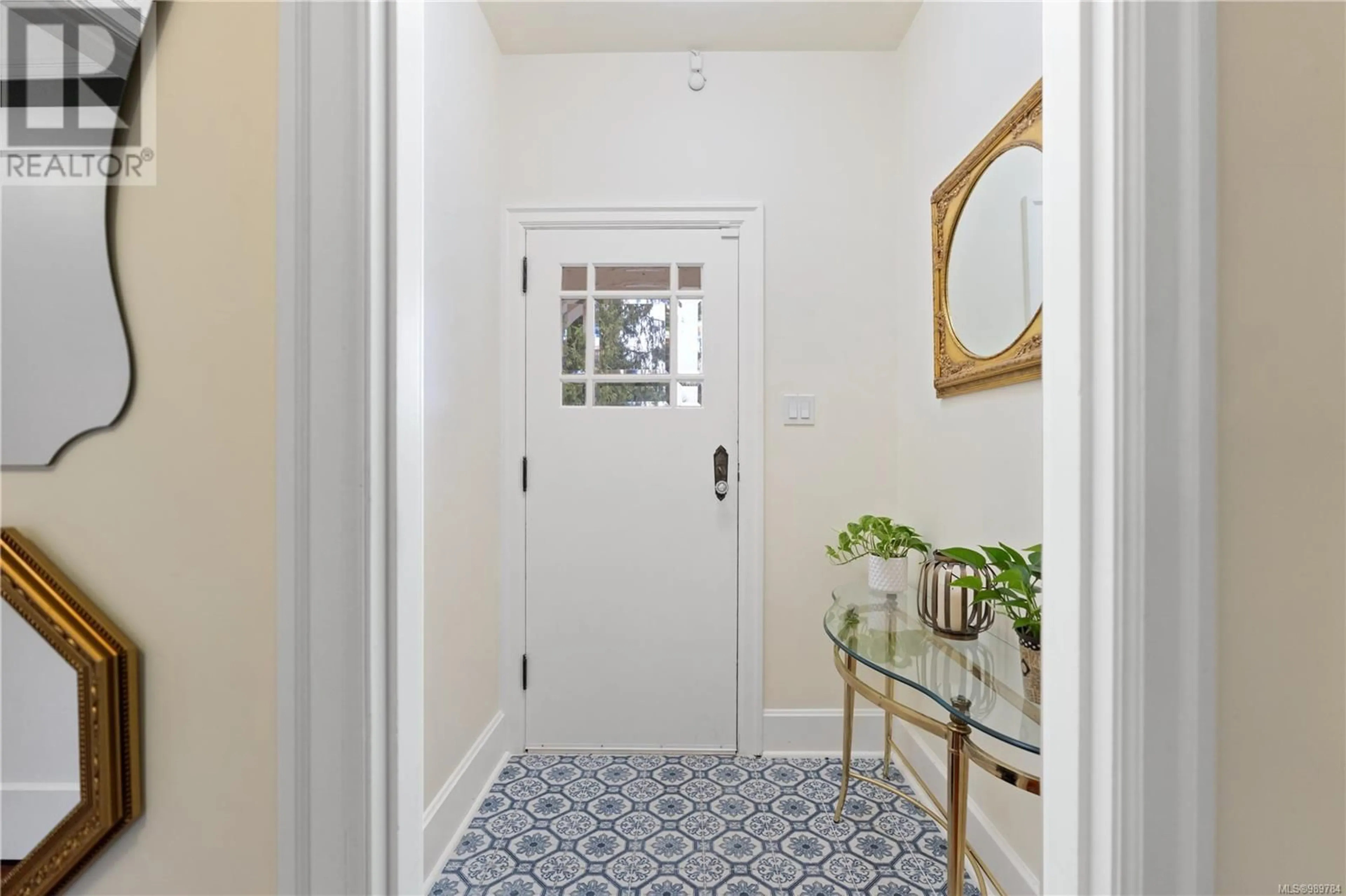 Indoor entryway for 2876 Philip St, Duncan British Columbia V9L2A7