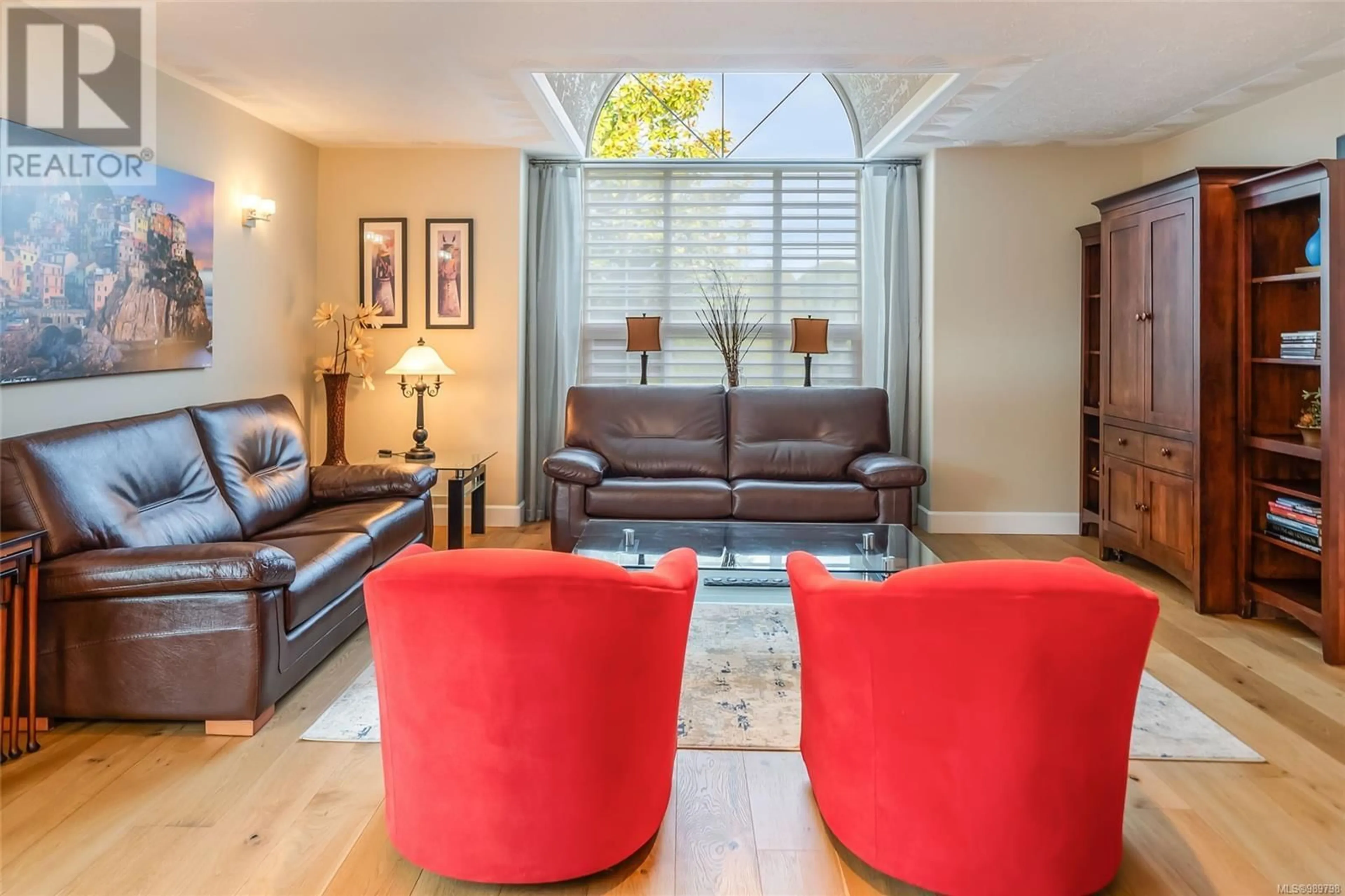 Living room with furniture, unknown for 1096 SUNRISE DRIVE, Qualicum Beach British Columbia V9K2K9