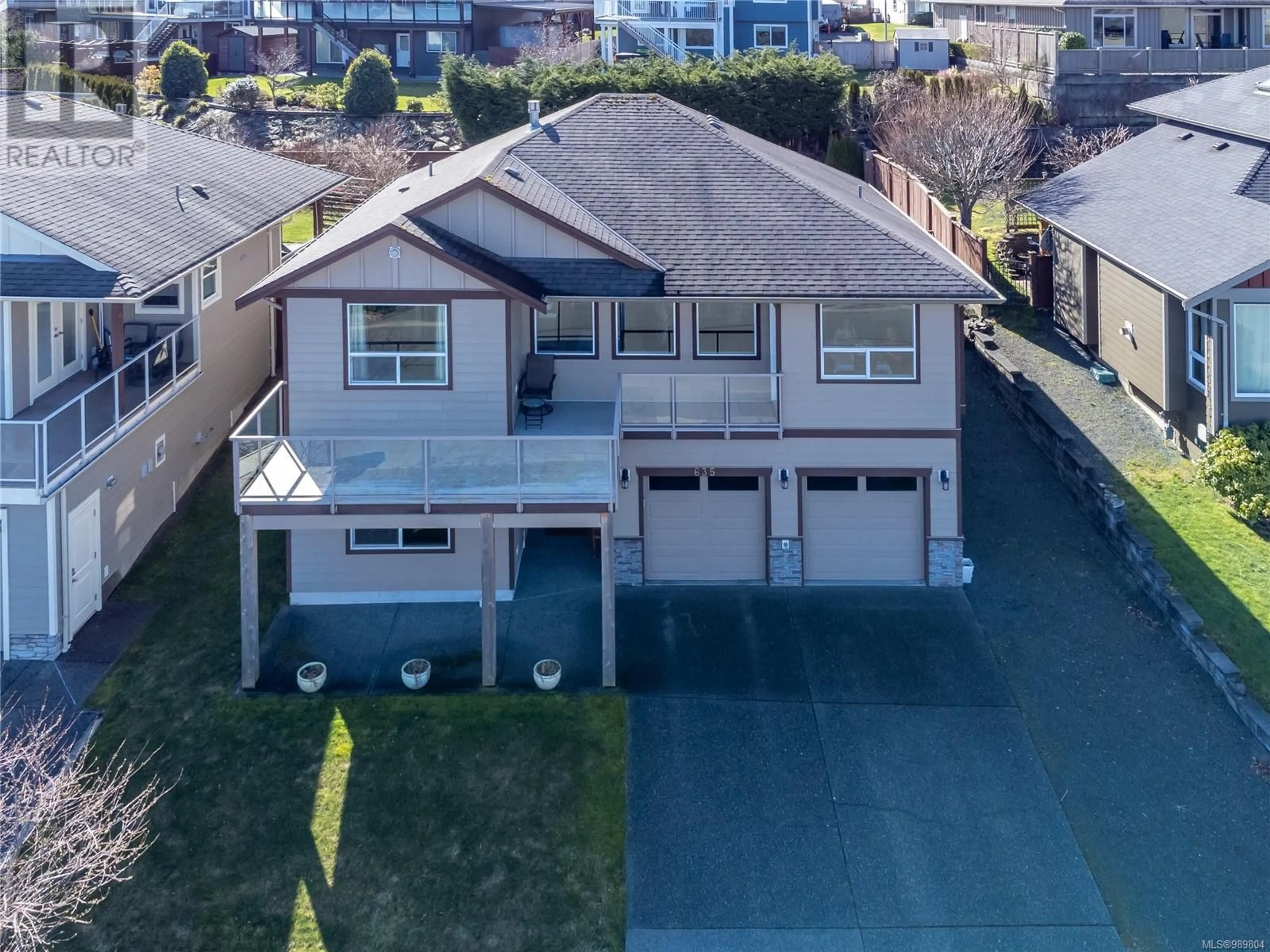 A pic from outside/outdoor area/front of a property/back of a property/a pic from drone, street for 635 Mariner Dr, Campbell River British Columbia V9H1V9