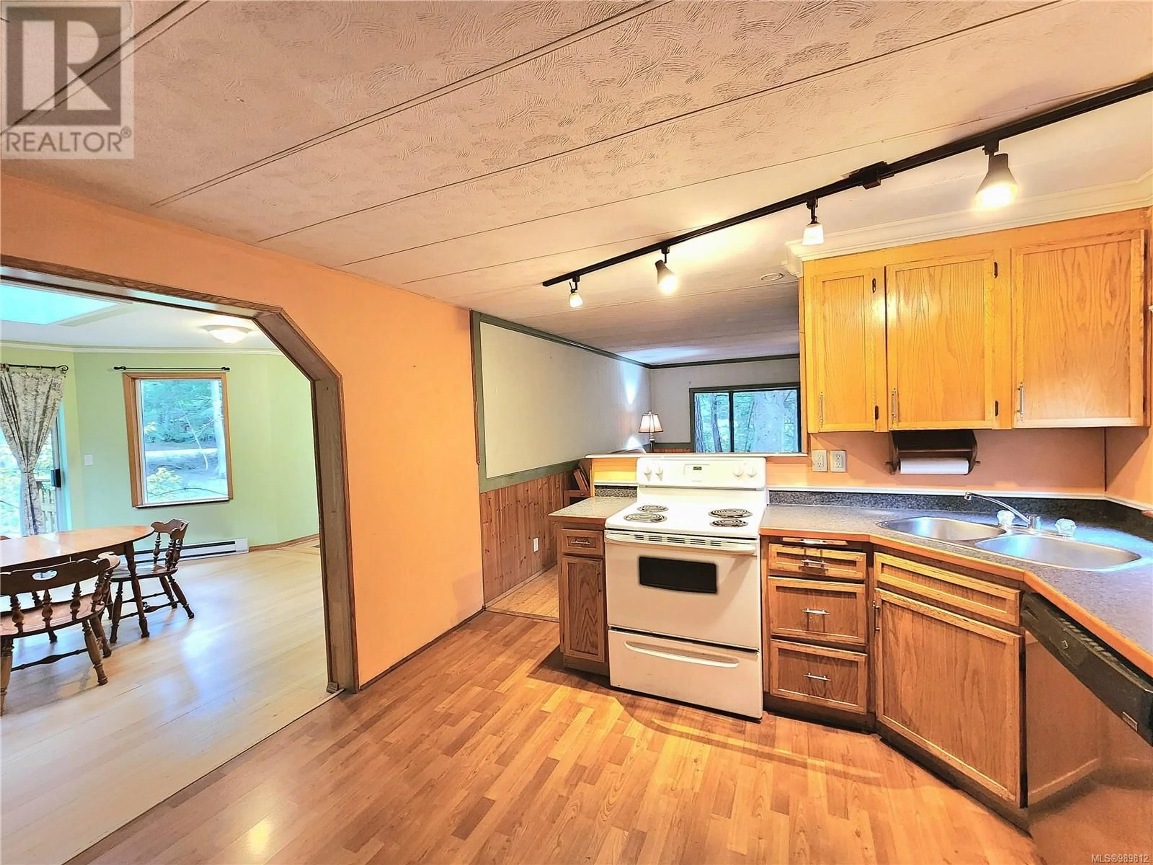 Open concept kitchen, unknown for 1497 Violet Cres, Gabriola Island British Columbia V0R1X5