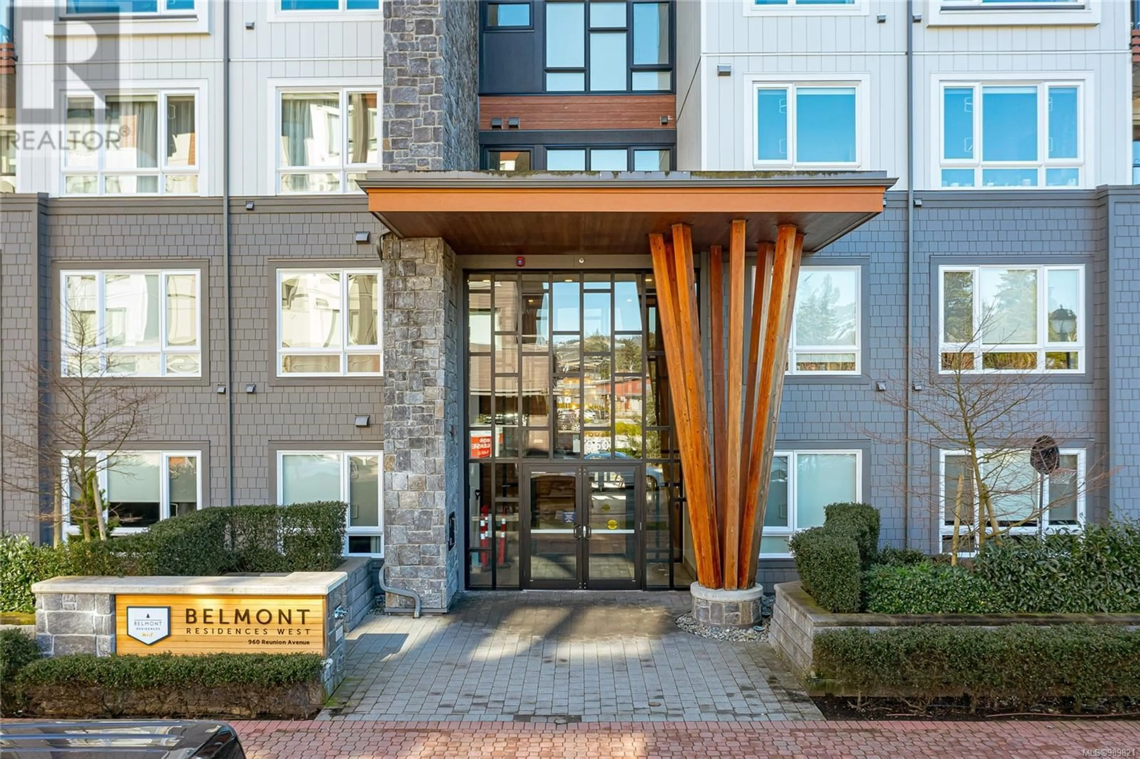 Indoor entryway for 118 960 Reunion Ave, Langford British Columbia V9B0W5