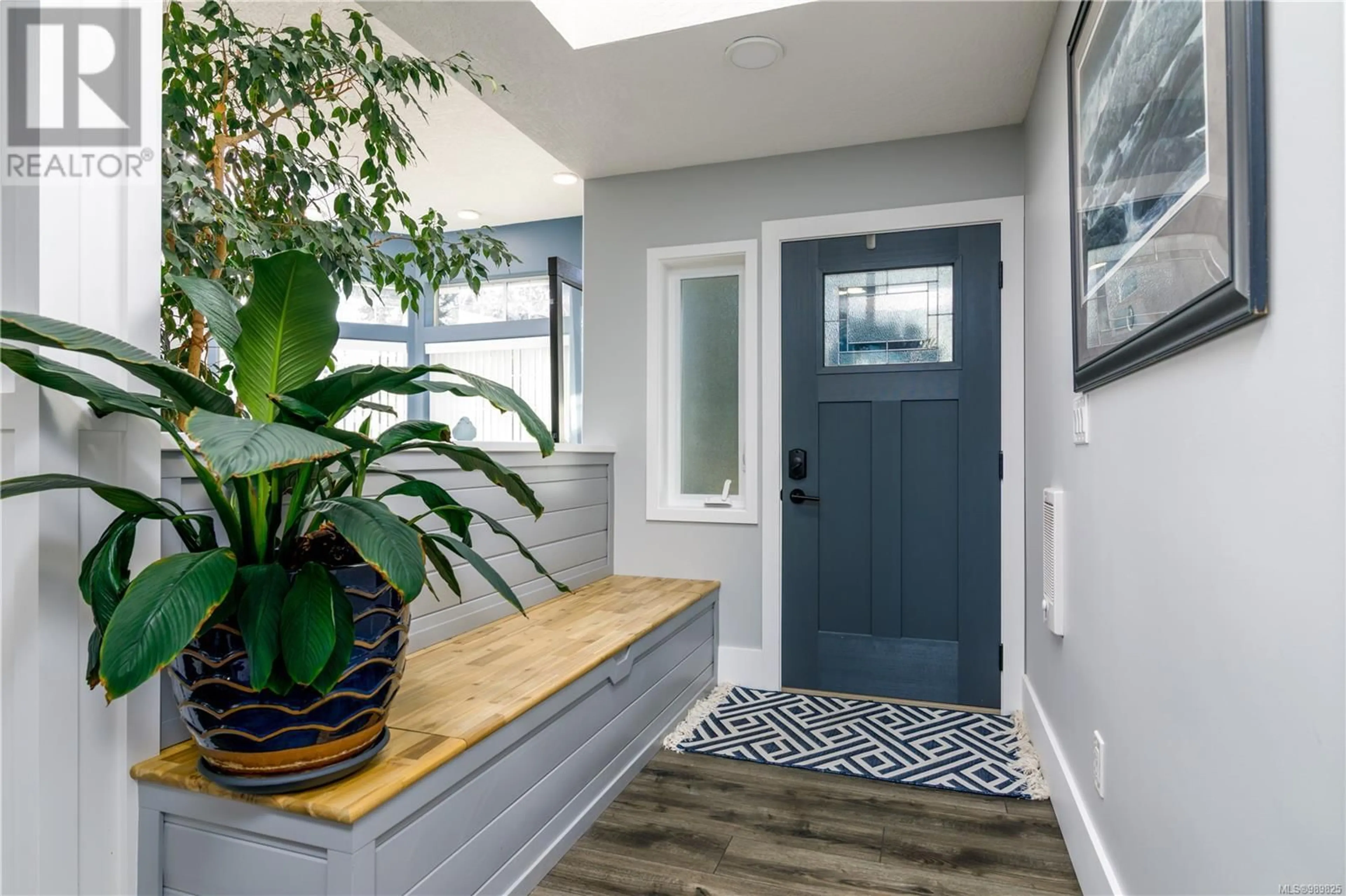 Indoor entryway for 1005 El Paseo Pl, Langford British Columbia V9C3V2