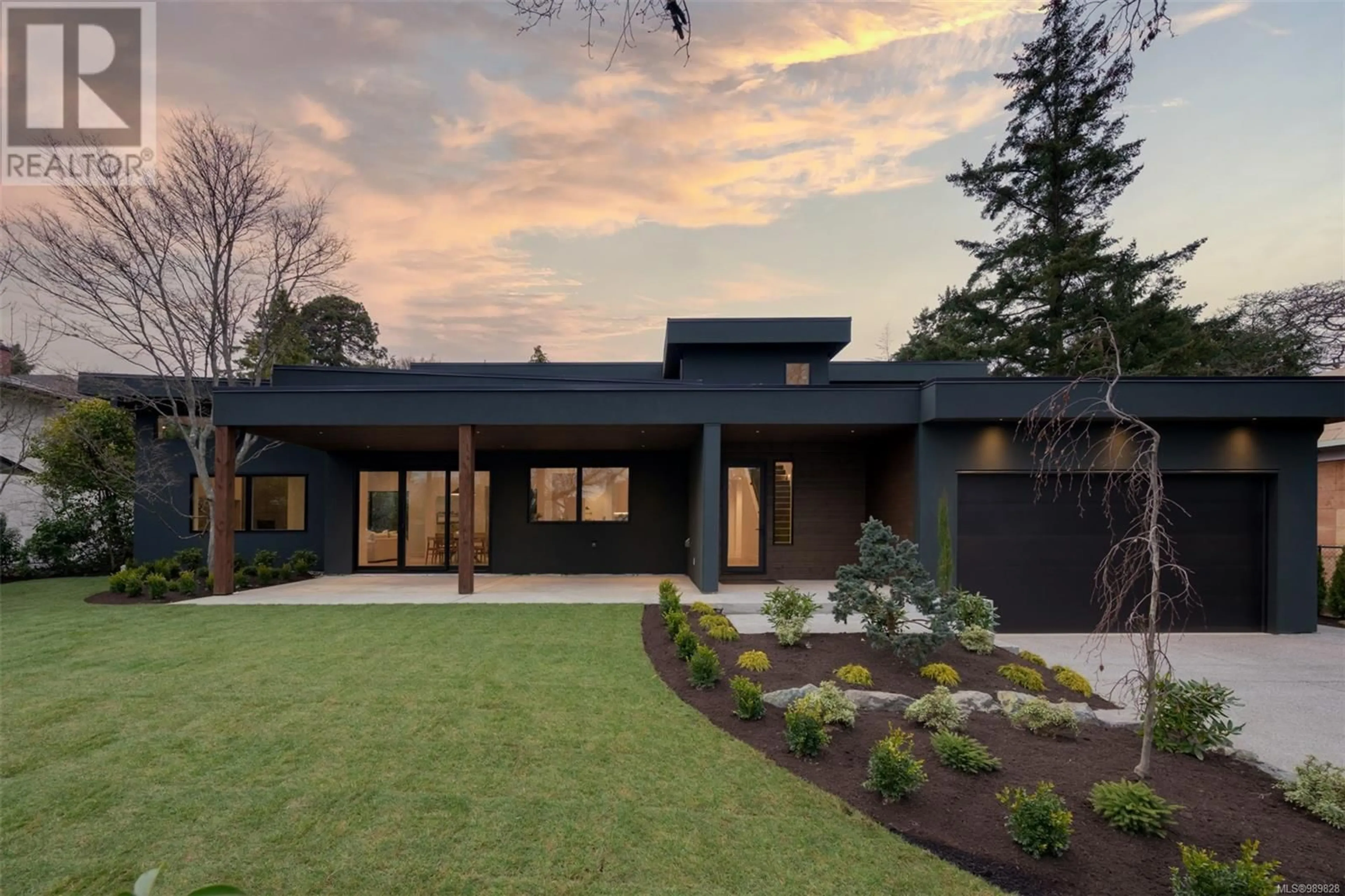 Home with brick exterior material, unknown for 1542 DESPARD AVENUE, Victoria British Columbia V8S1T3