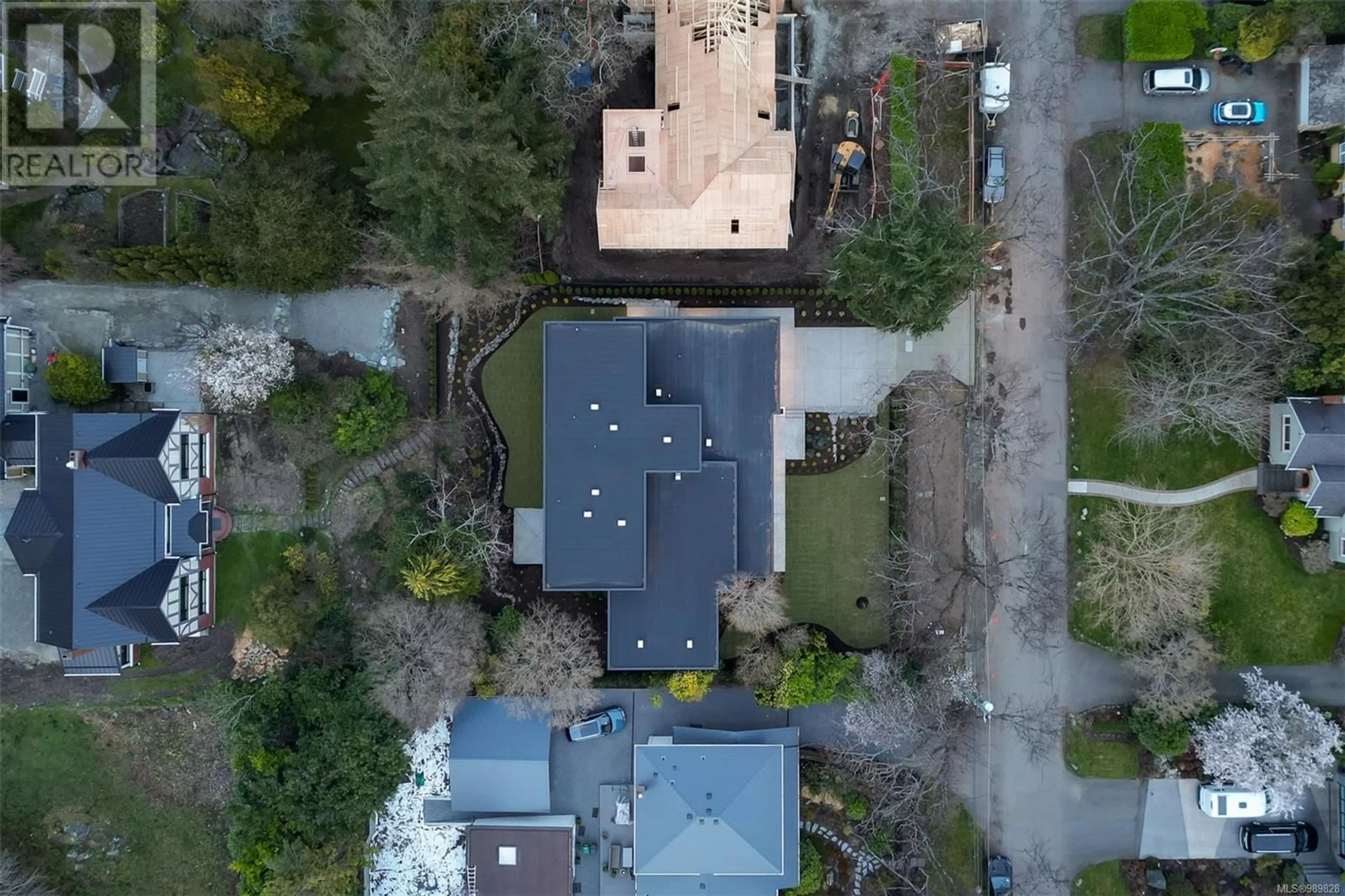 A pic from outside/outdoor area/front of a property/back of a property/a pic from drone, street for 1542 Despard Ave, Victoria British Columbia V8S1T3