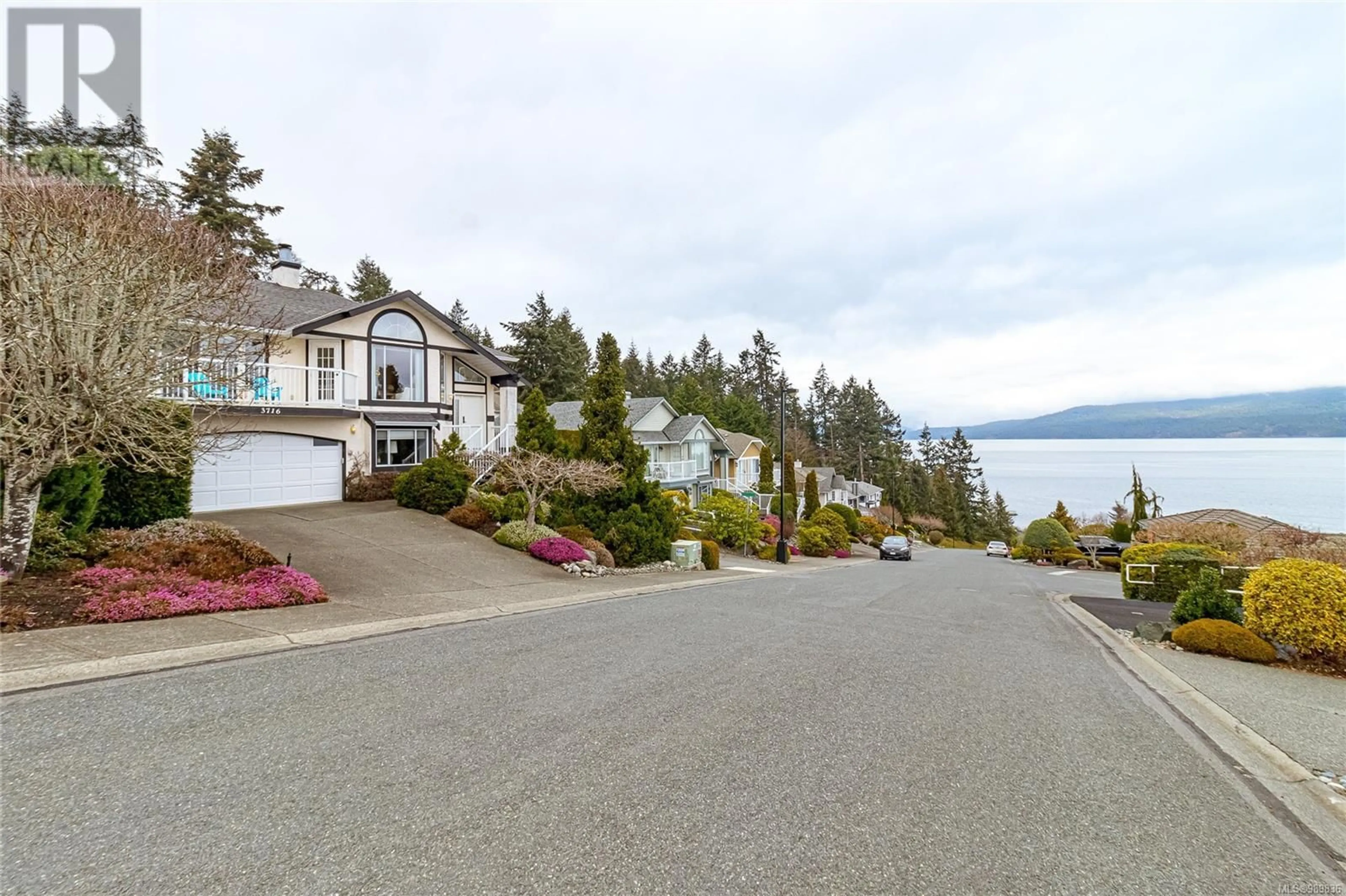 A pic from outside/outdoor area/front of a property/back of a property/a pic from drone, water/lake/river/ocean view for 3716 MARINE VISTA, Cobble Hill British Columbia V0R1L1