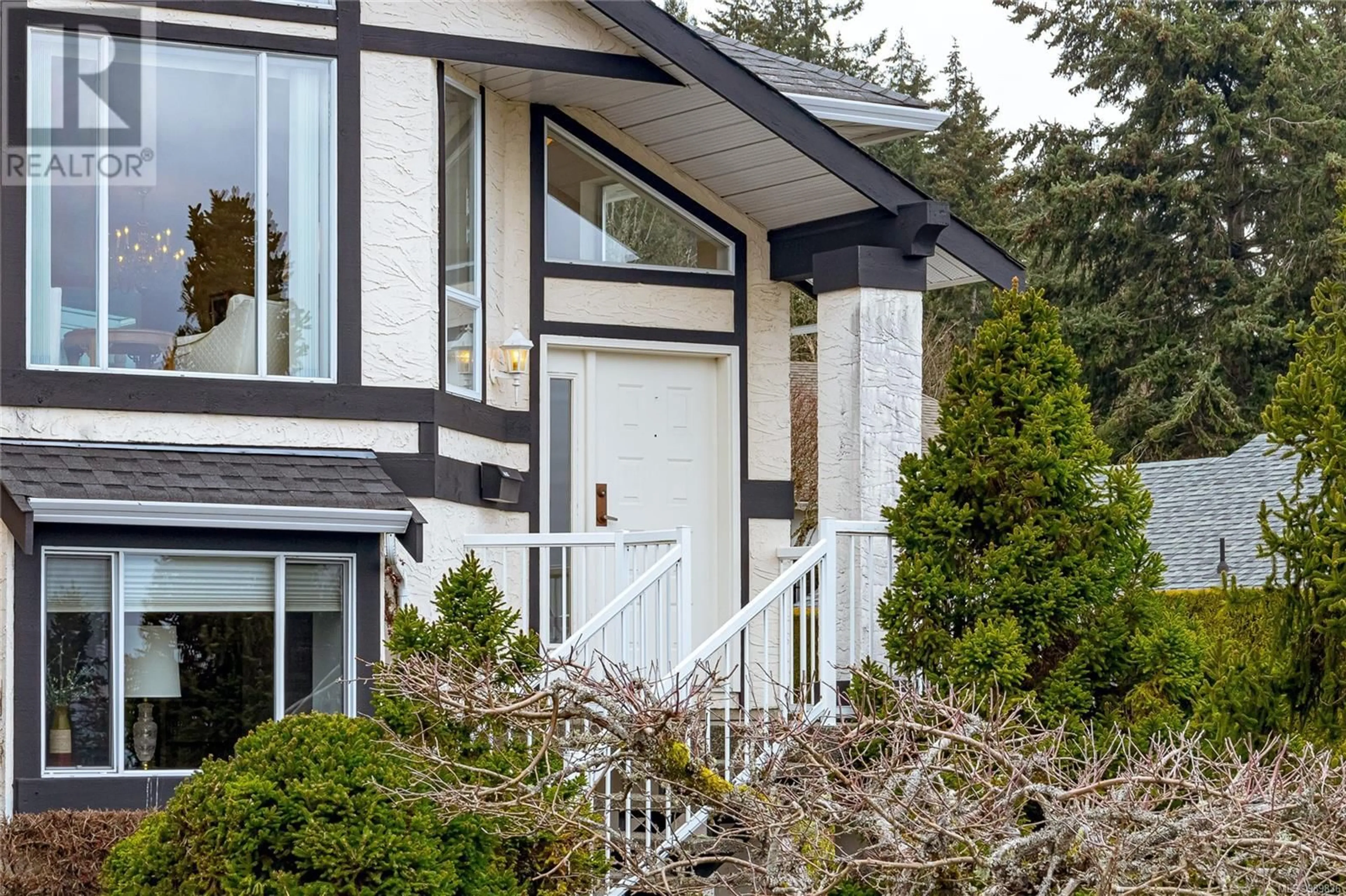 Home with vinyl exterior material, street for 3716 MARINE VISTA, Cobble Hill British Columbia V0R1L1
