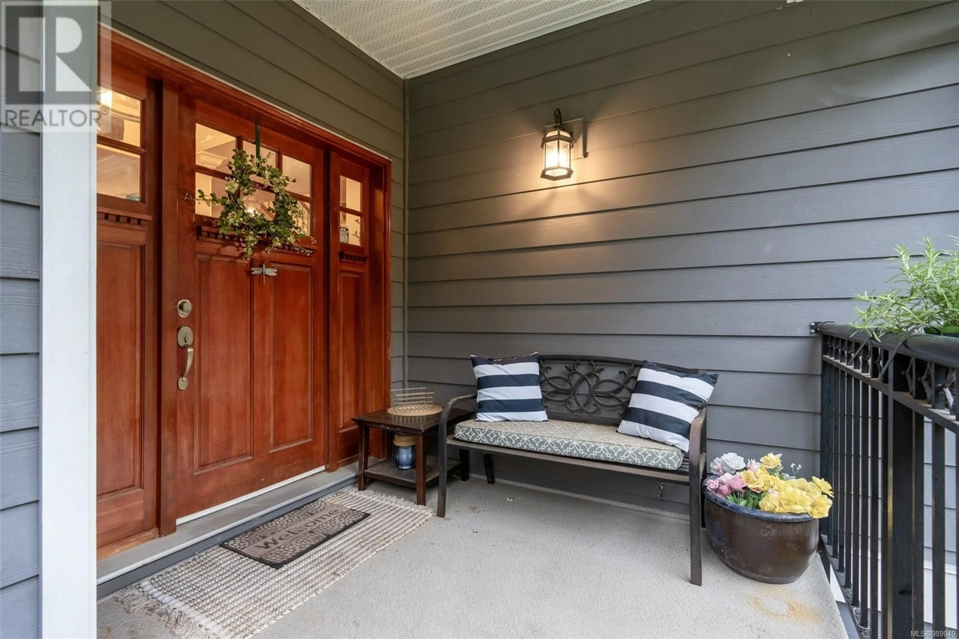 Indoor entryway for 2026 Hannington Rd, Langford British Columbia V9B6R6