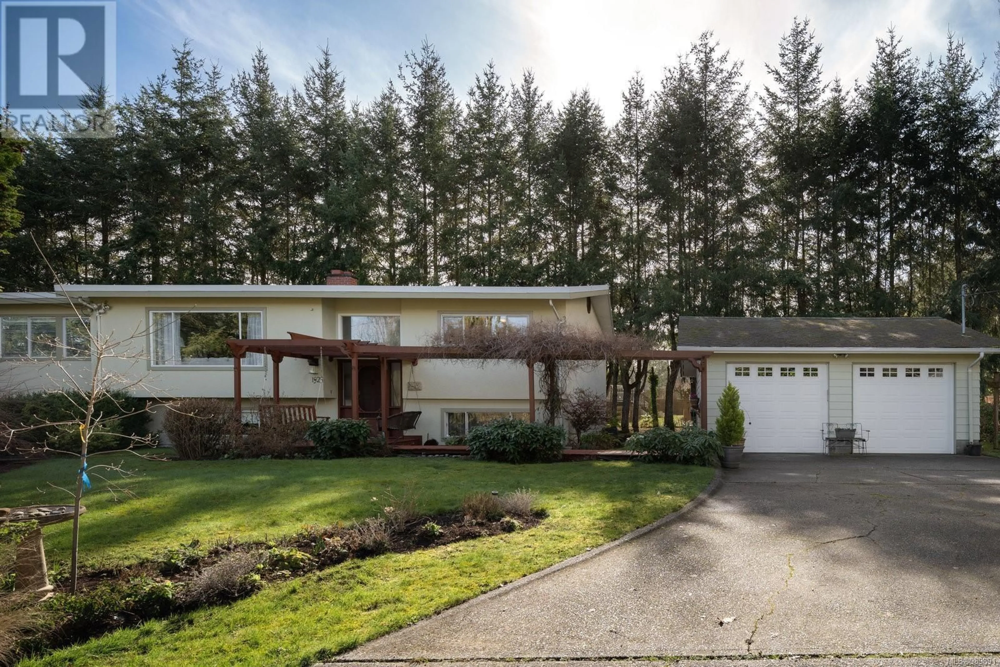 Home with vinyl exterior material, street for 1925 Hovey Rd, Central Saanich British Columbia V8M1V8