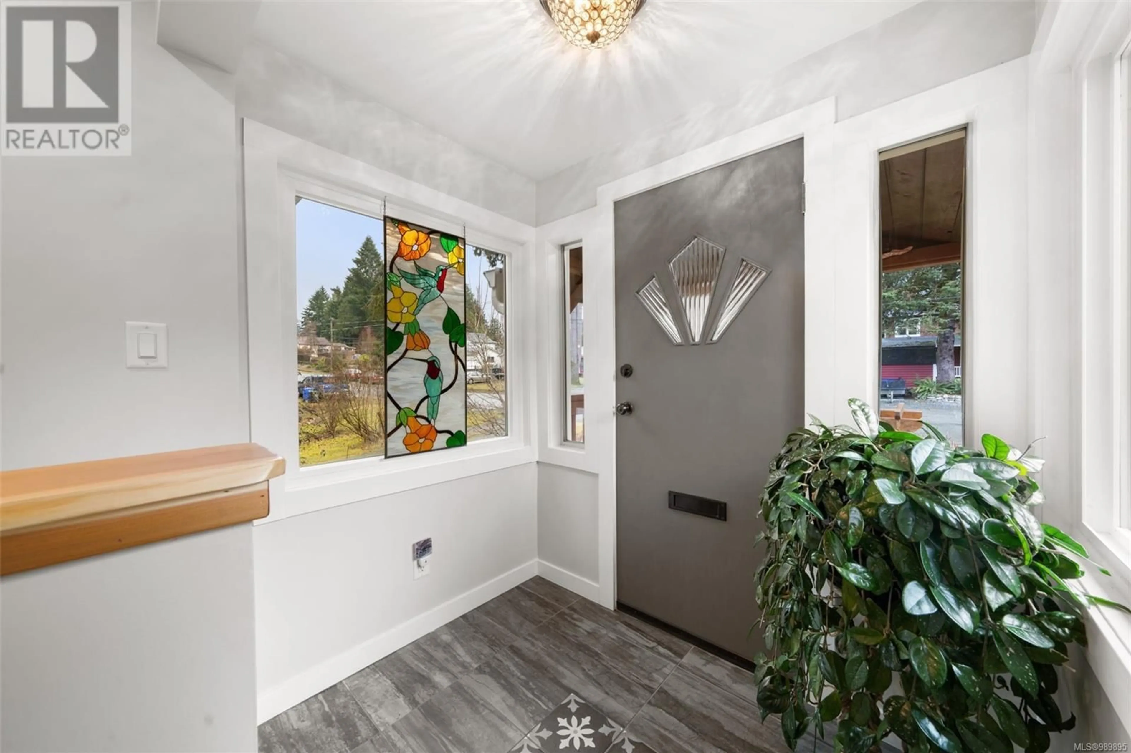 Indoor entryway for 99 Comiaken Ave, Lake Cowichan British Columbia V0R2G0