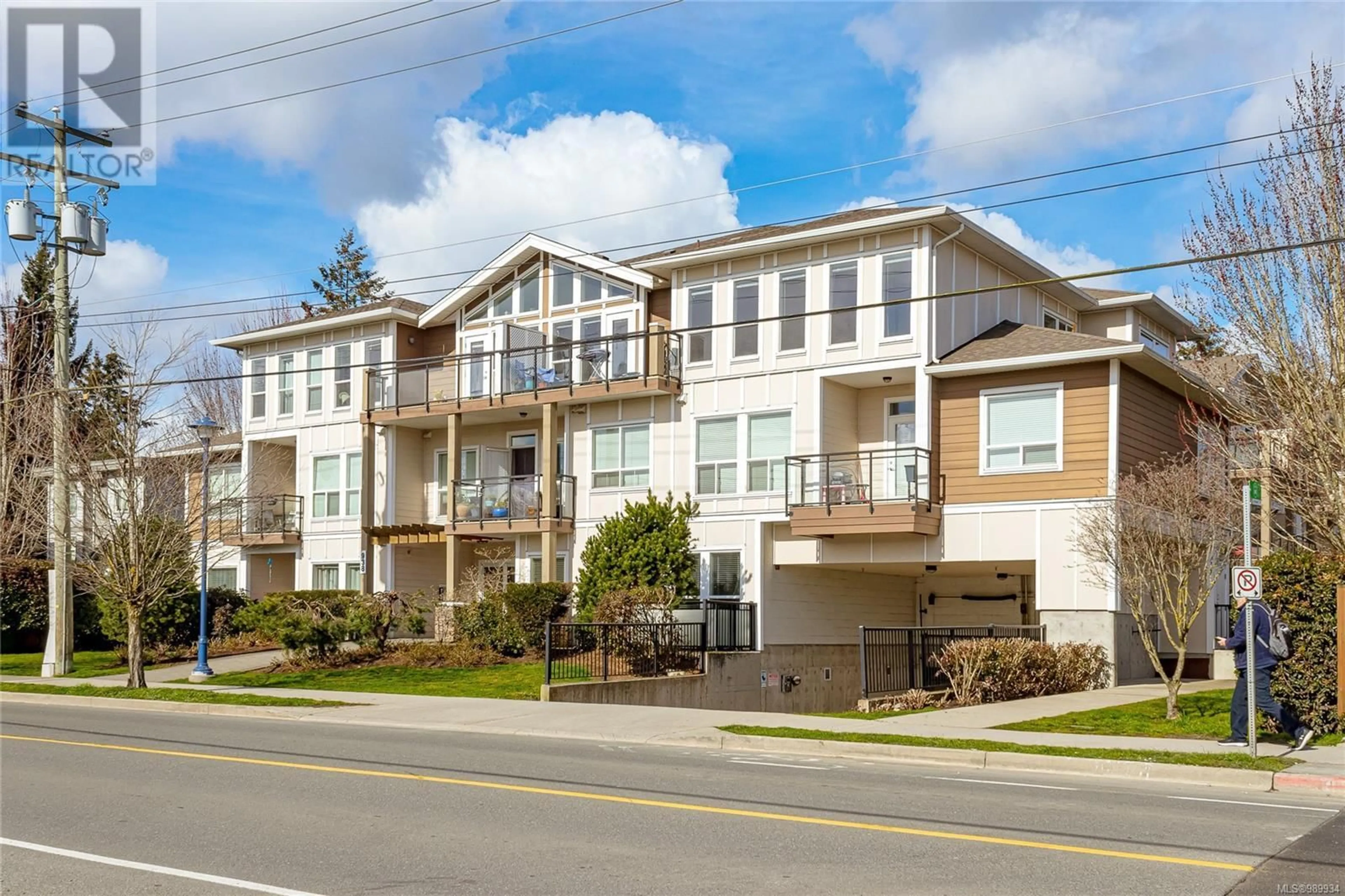 Home with vinyl exterior material, street for 114 938 Dunford Ave, Langford British Columbia V9B2S3