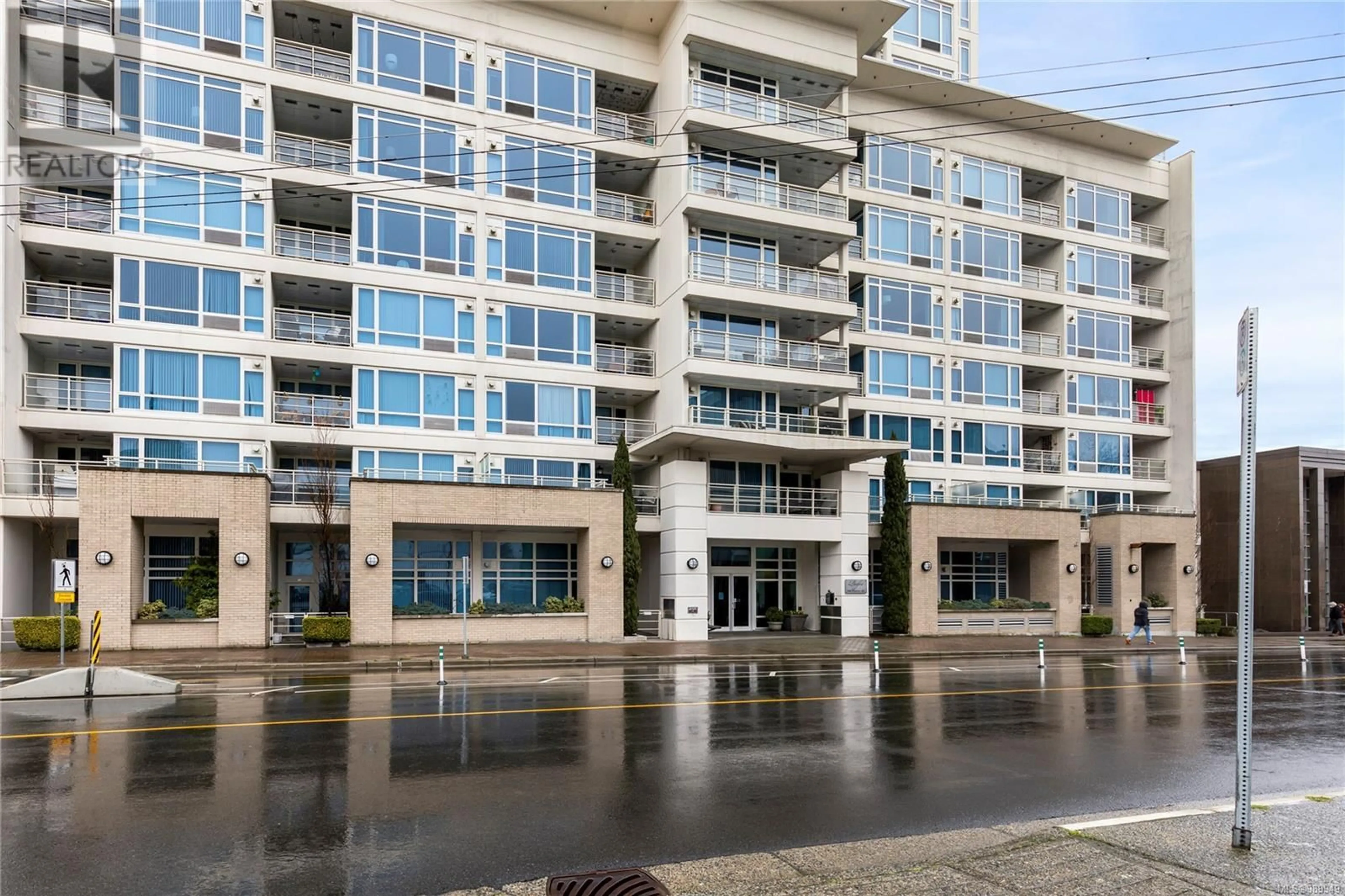 Indoor foyer for 605 - 38 FRONT STREET, Nanaimo British Columbia V9R0B8