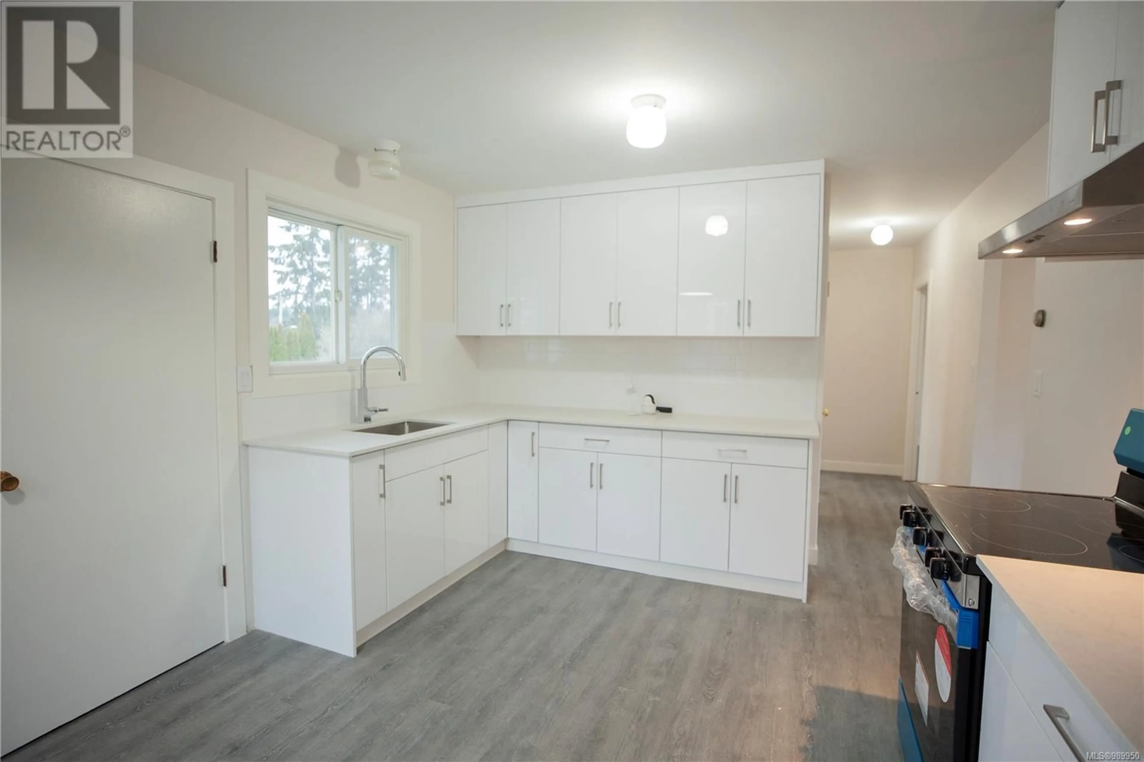 Standard kitchen, unknown for 4068 Grange Rd, Saanich British Columbia V8Z4V5