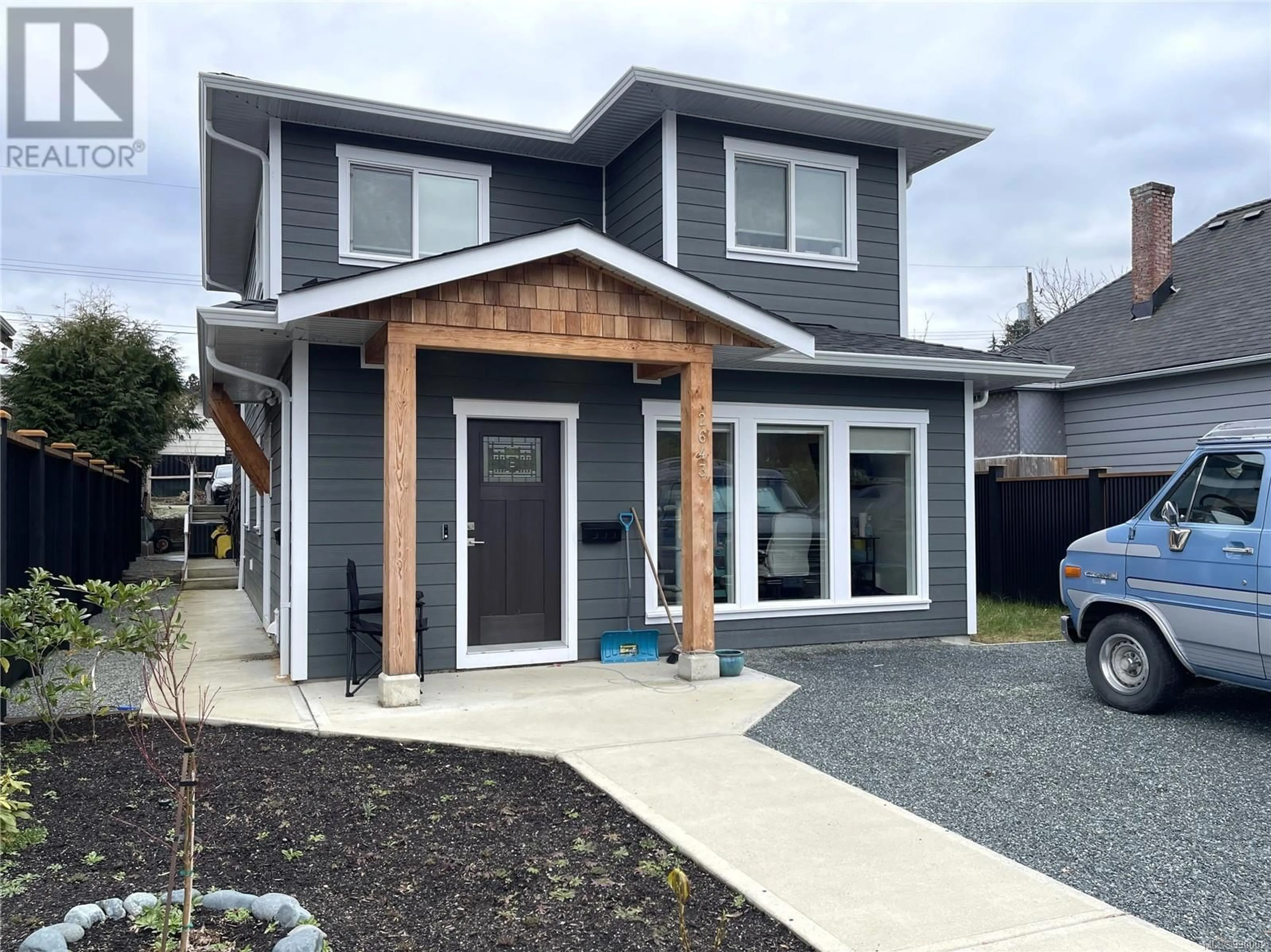 Home with vinyl exterior material, street for 2643 4th Ave, Port Alberni British Columbia V9Y2C4