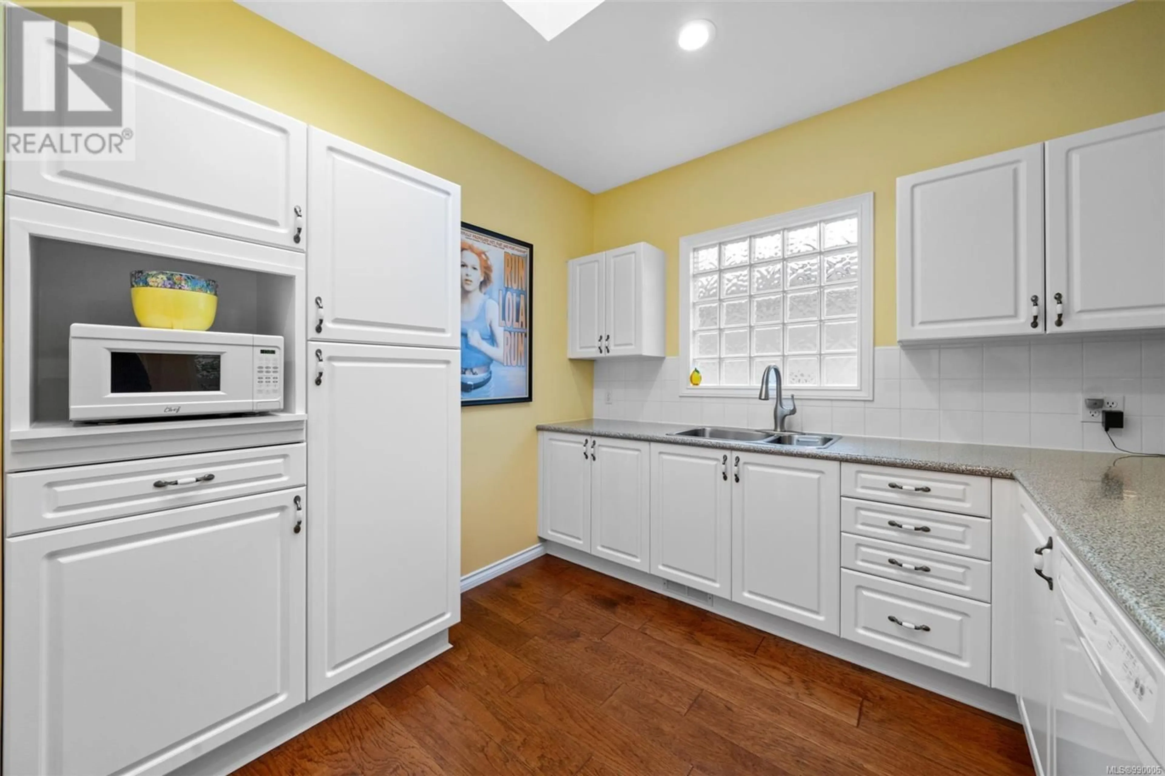 Standard kitchen, ceramic/tile floor for 23 2979 River Rd, Chemainus British Columbia V0R1K3