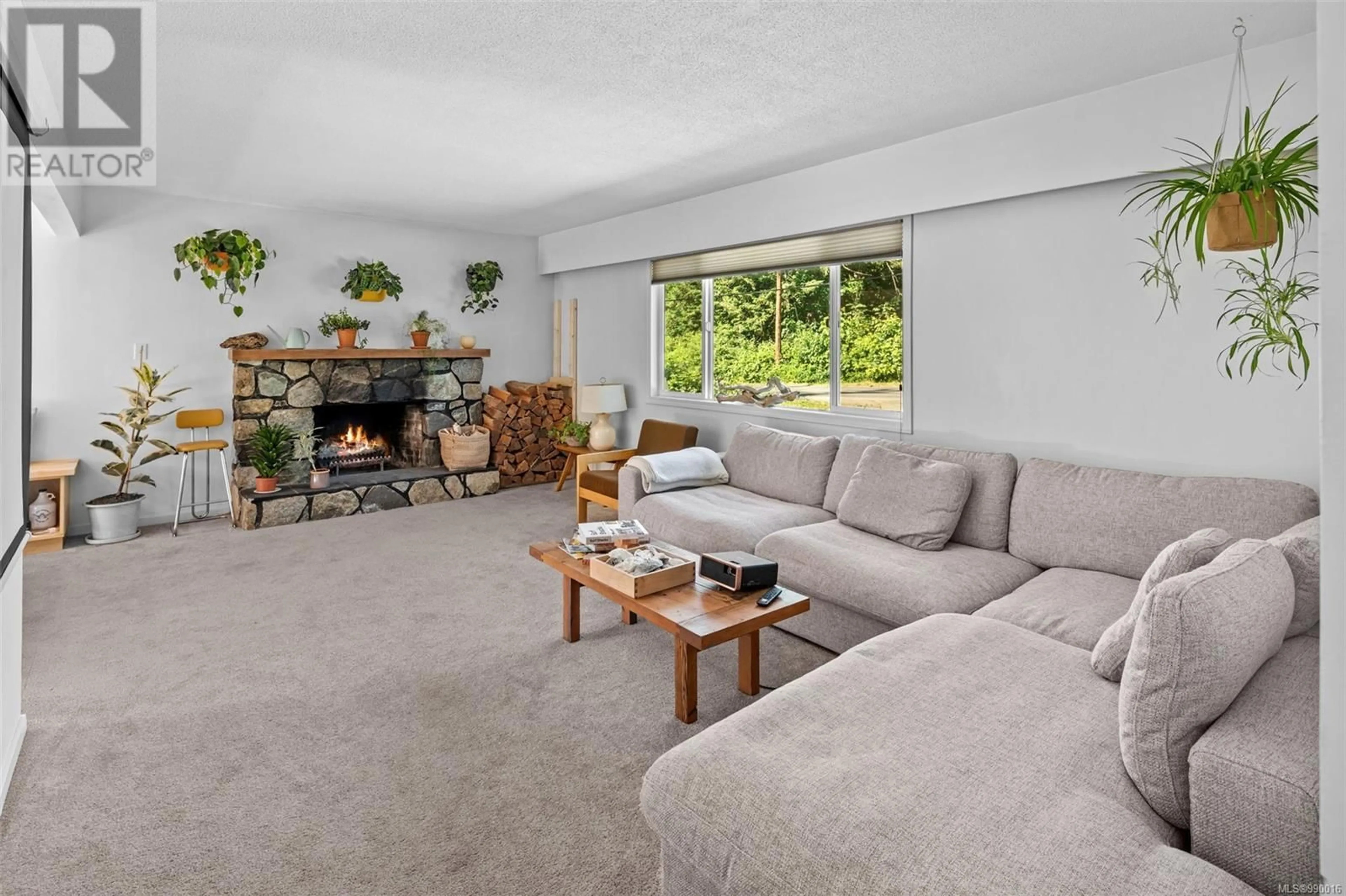 Living room with furniture, carpet floor for 1739 Tzouhalem Rd, Duncan British Columbia V9L5L6