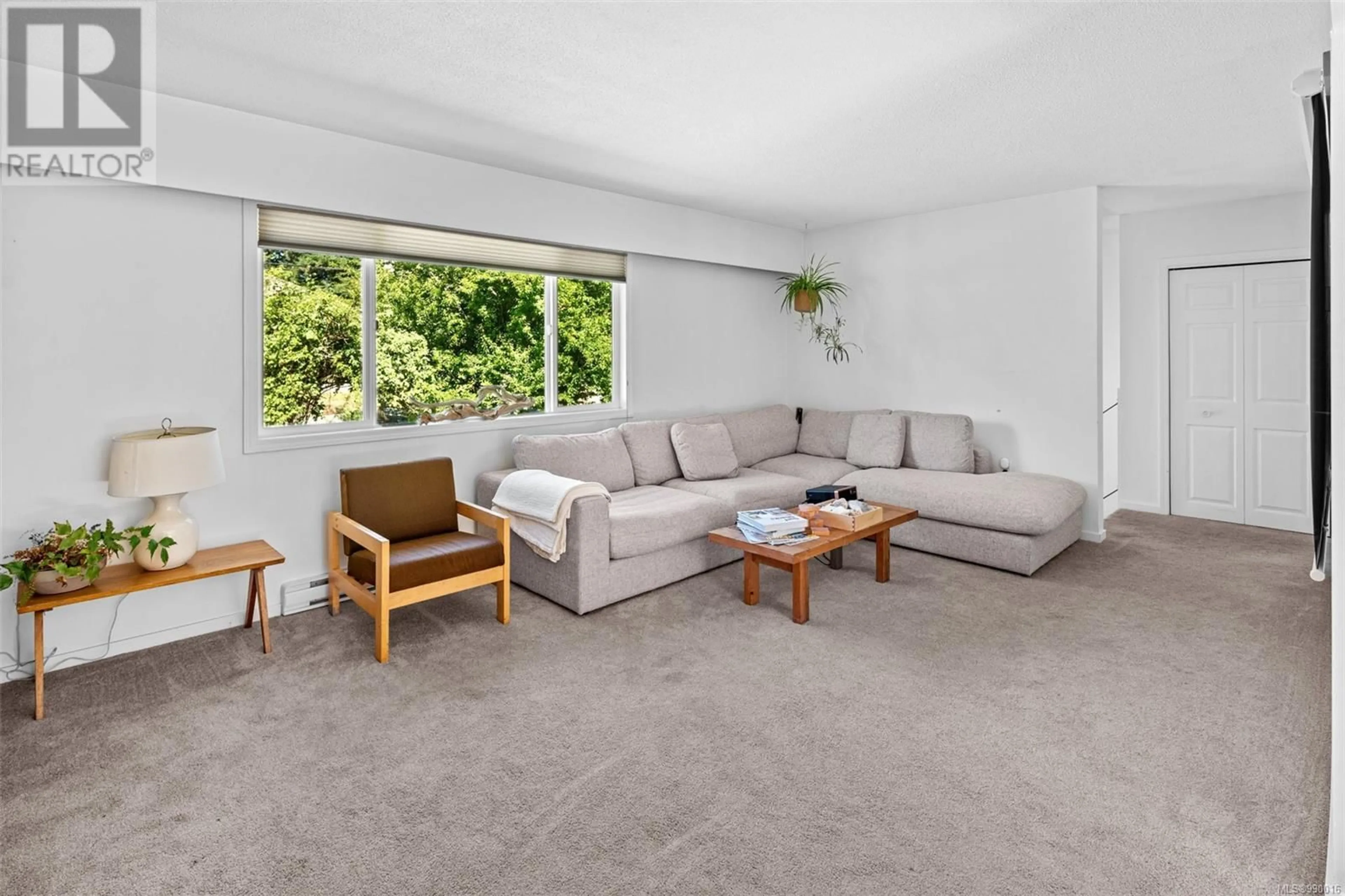 Living room with furniture, unknown for 1739 Tzouhalem Rd, Duncan British Columbia V9L5L6