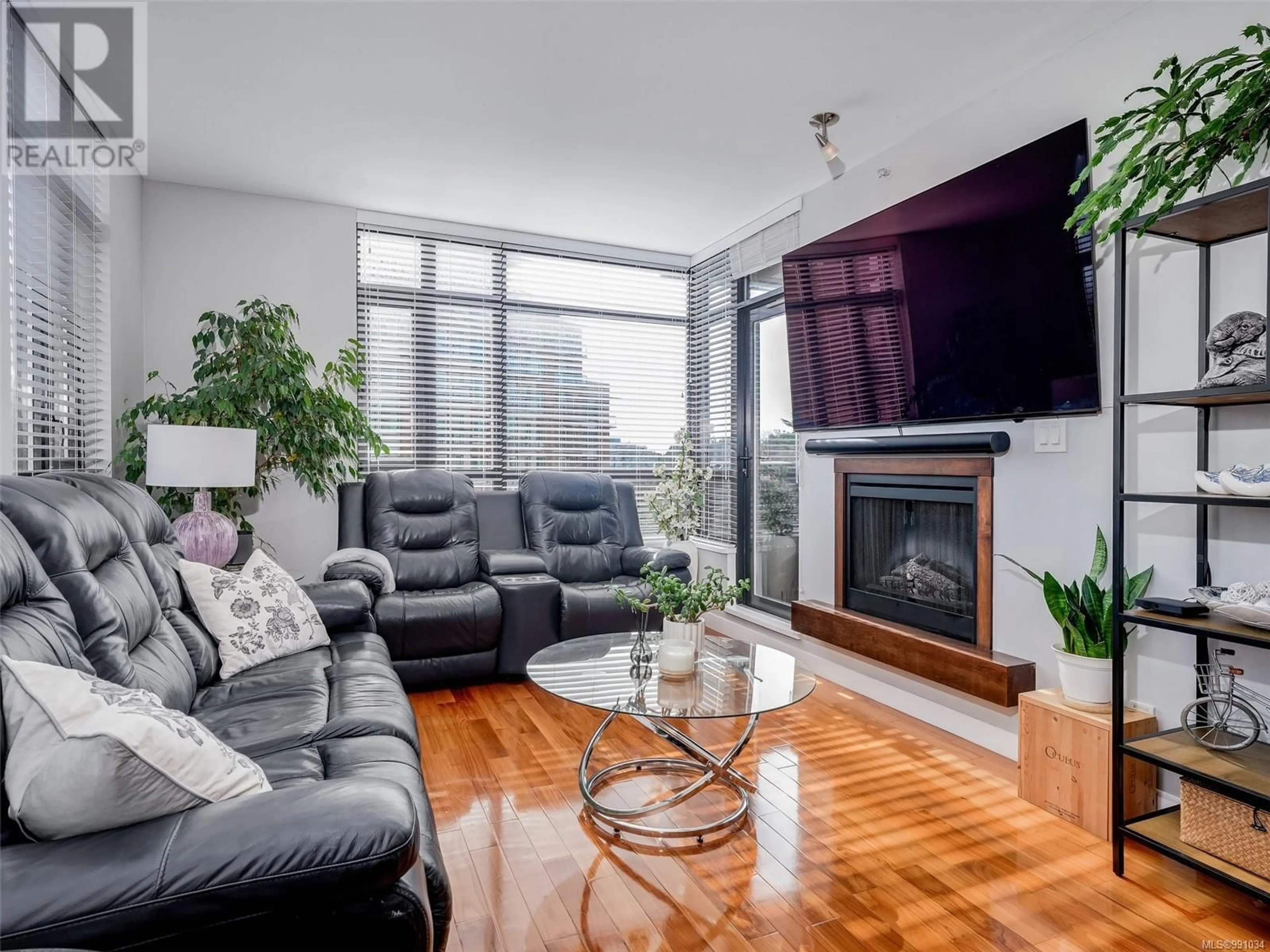 Living room with furniture, wood/laminate floor for 503 788 Humboldt St, Victoria British Columbia V8W4A2