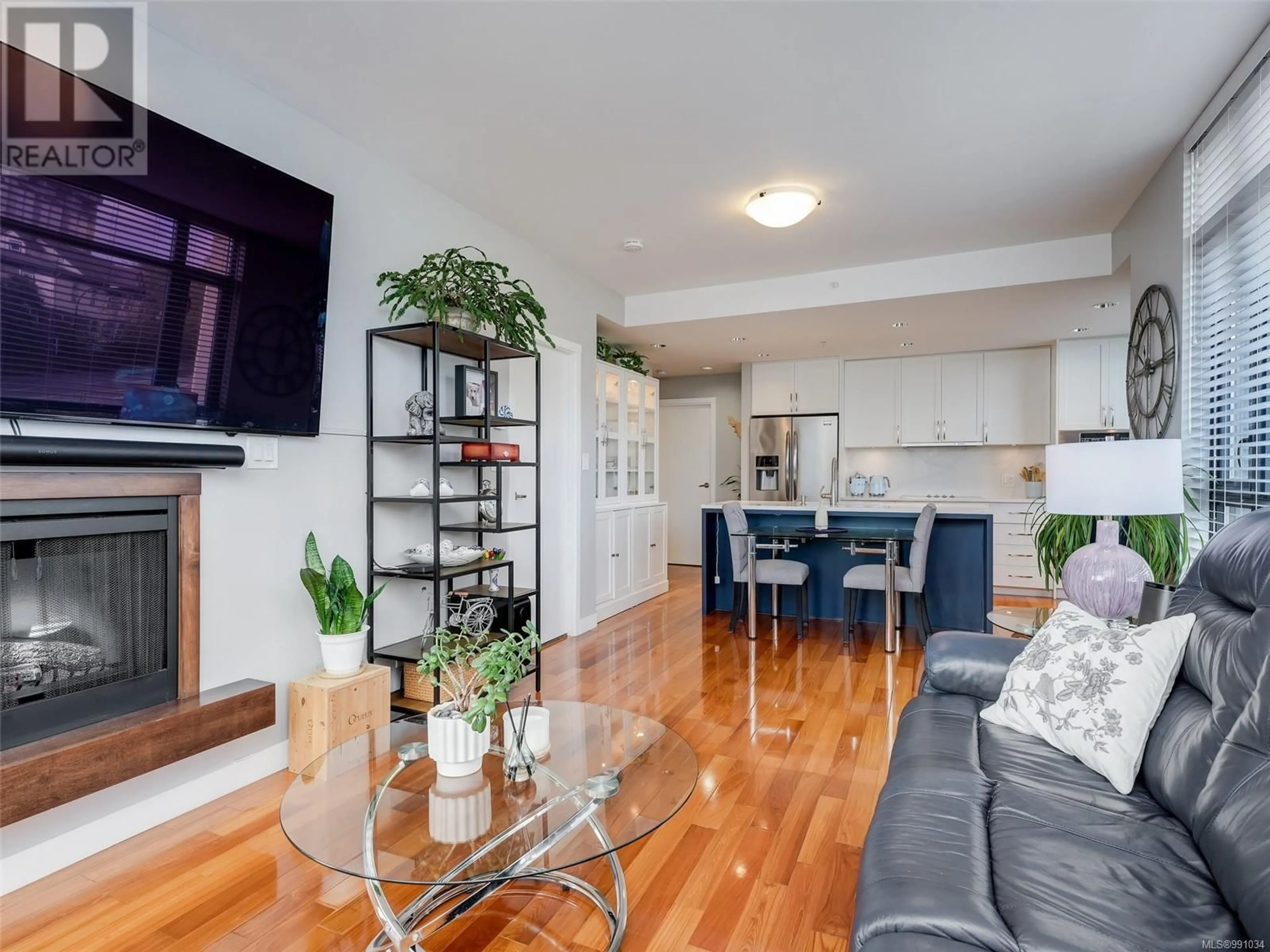 Living room with furniture, wood/laminate floor for 503 788 Humboldt St, Victoria British Columbia V8W4A2