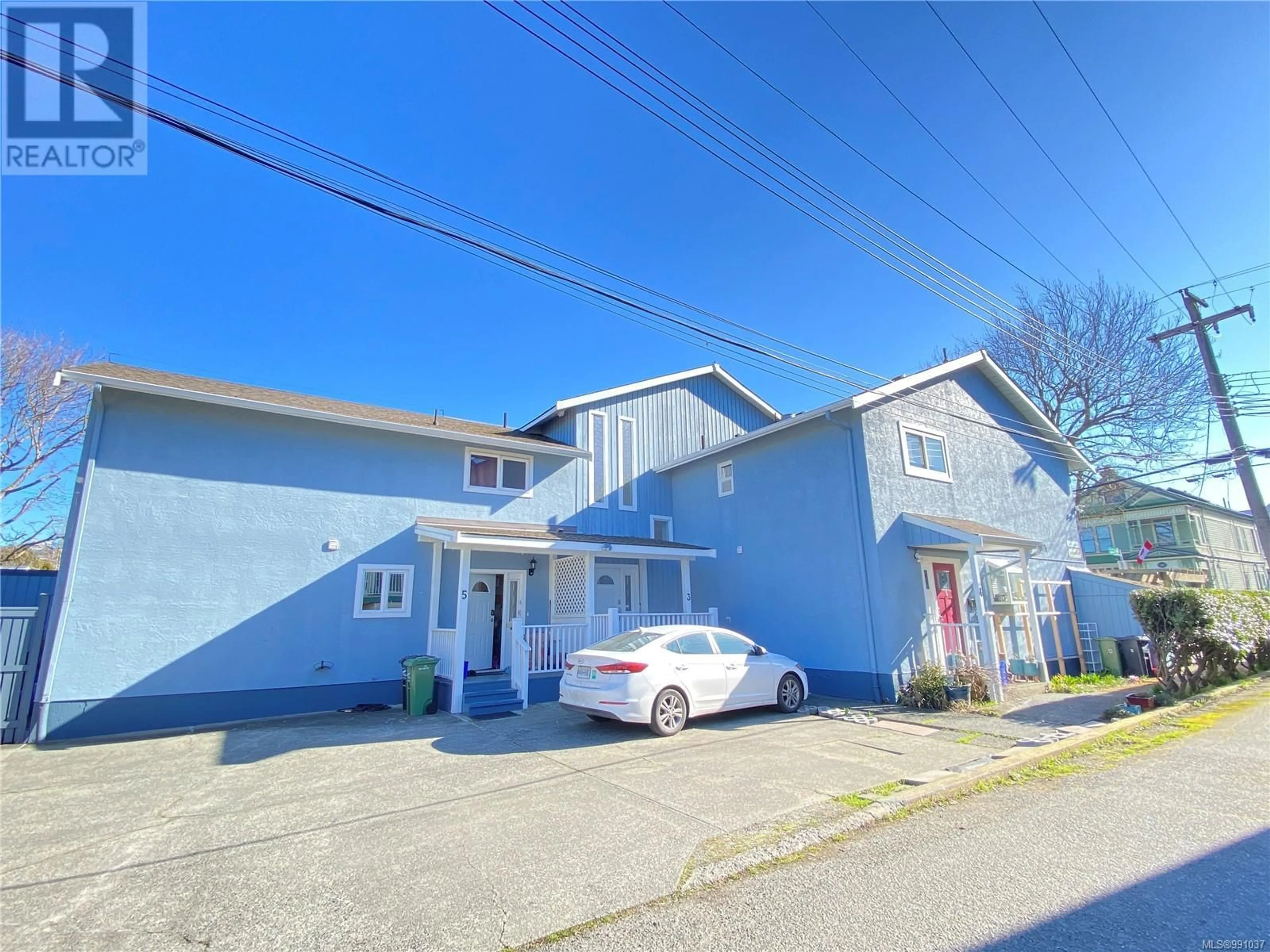 A pic from outside/outdoor area/front of a property/back of a property/a pic from drone, street for 5 26 Menzies St, Victoria British Columbia V8V2G2