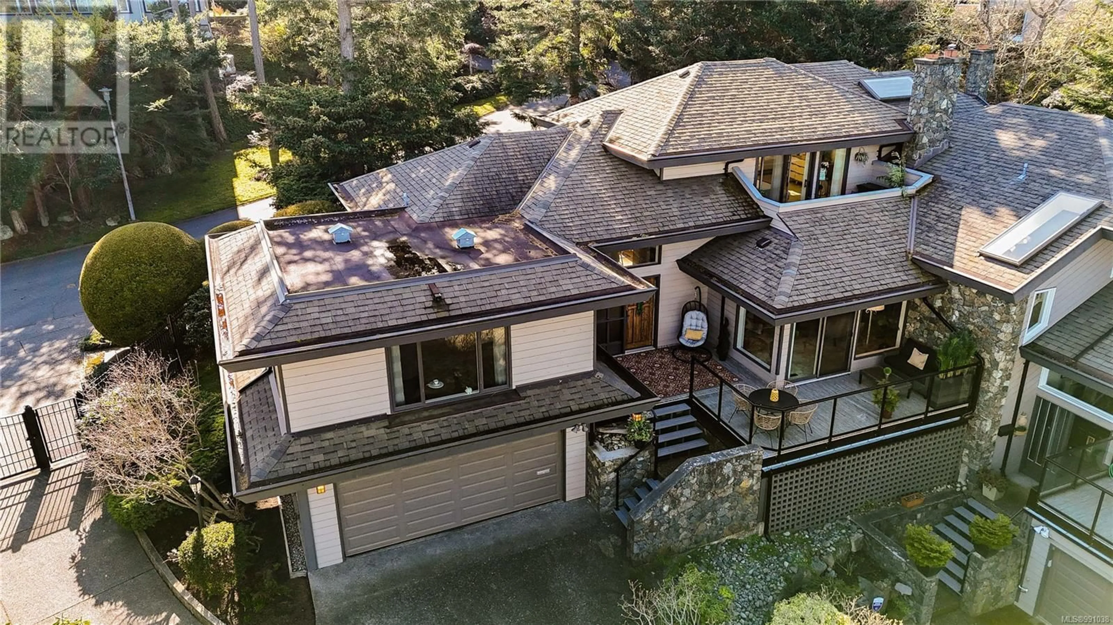 A pic from outside/outdoor area/front of a property/back of a property/a pic from drone, street for 104 2829 Arbutus Rd, Saanich British Columbia V8N5X5