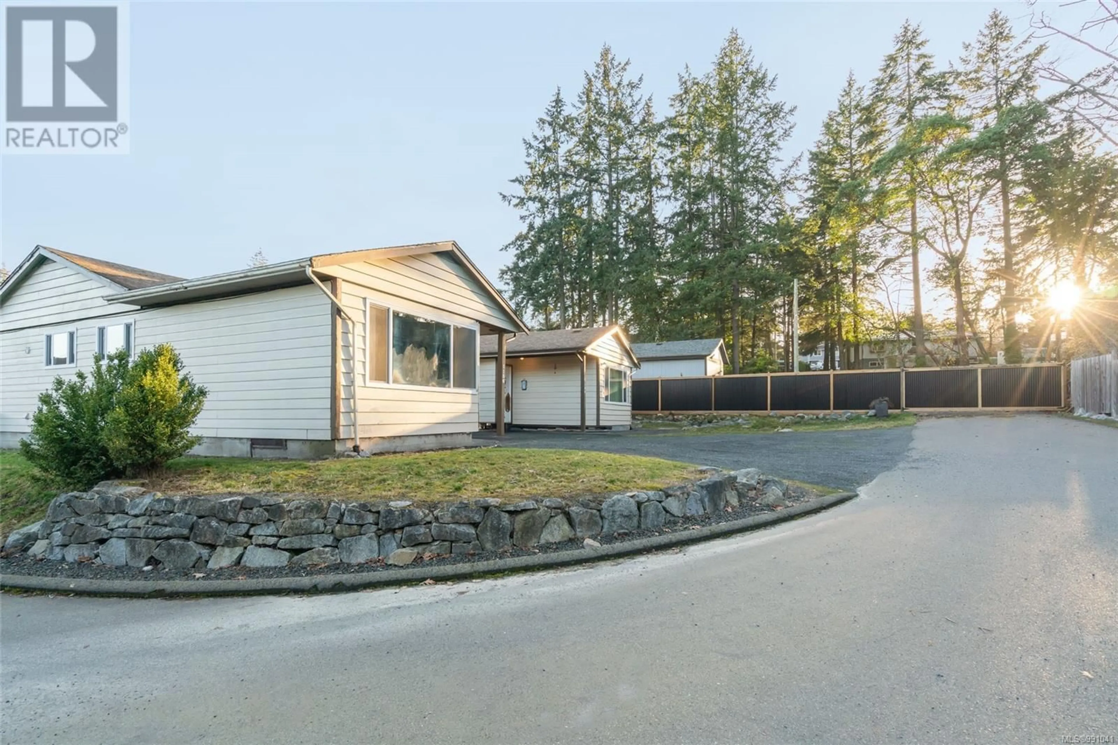 A pic from outside/outdoor area/front of a property/back of a property/a pic from drone, street for 1134 Beaufort Dr, Nanaimo British Columbia V9S2E1