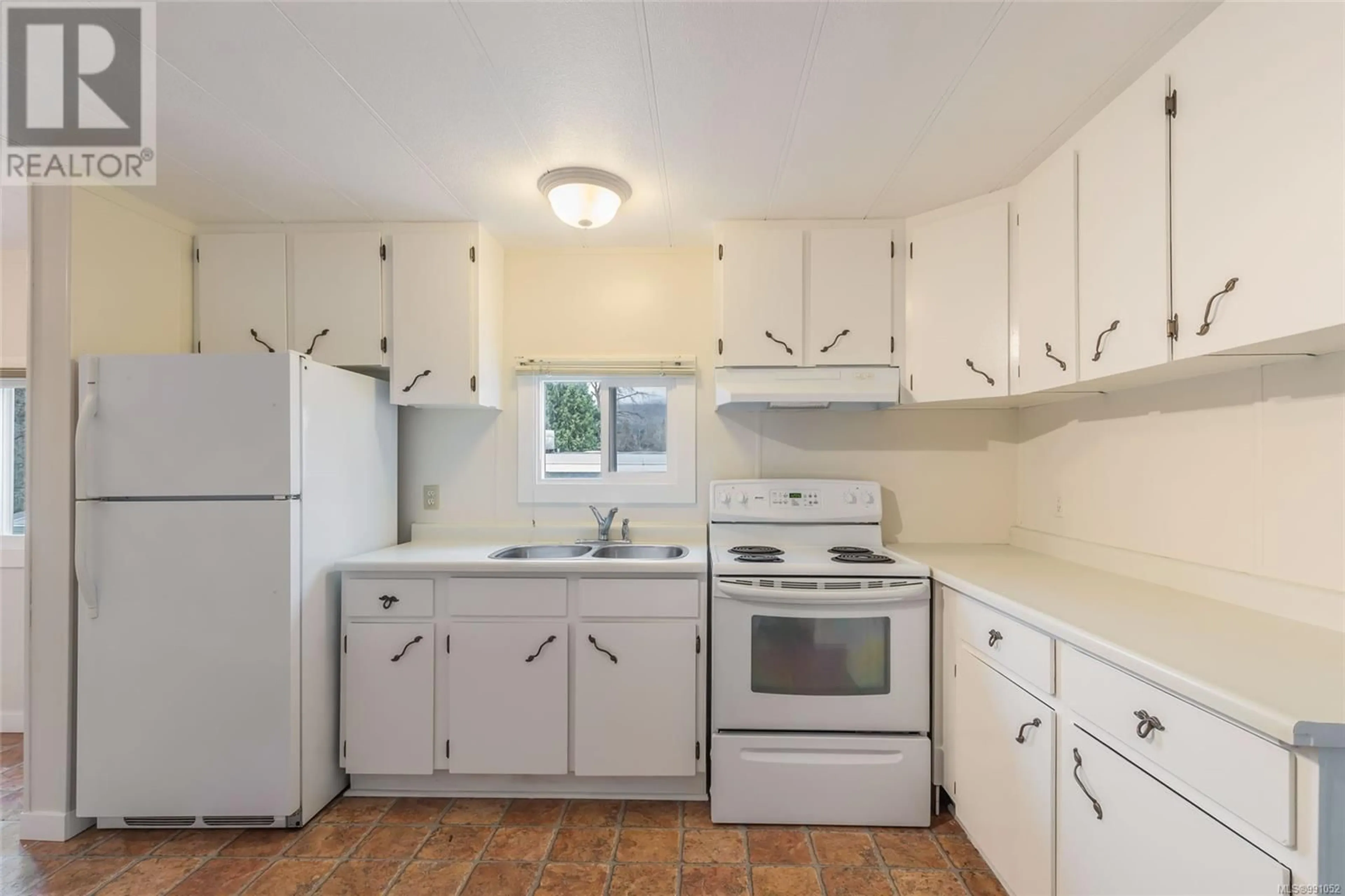 Standard kitchen, unknown for 38 Honey Dr, Nanaimo British Columbia V9R5N1