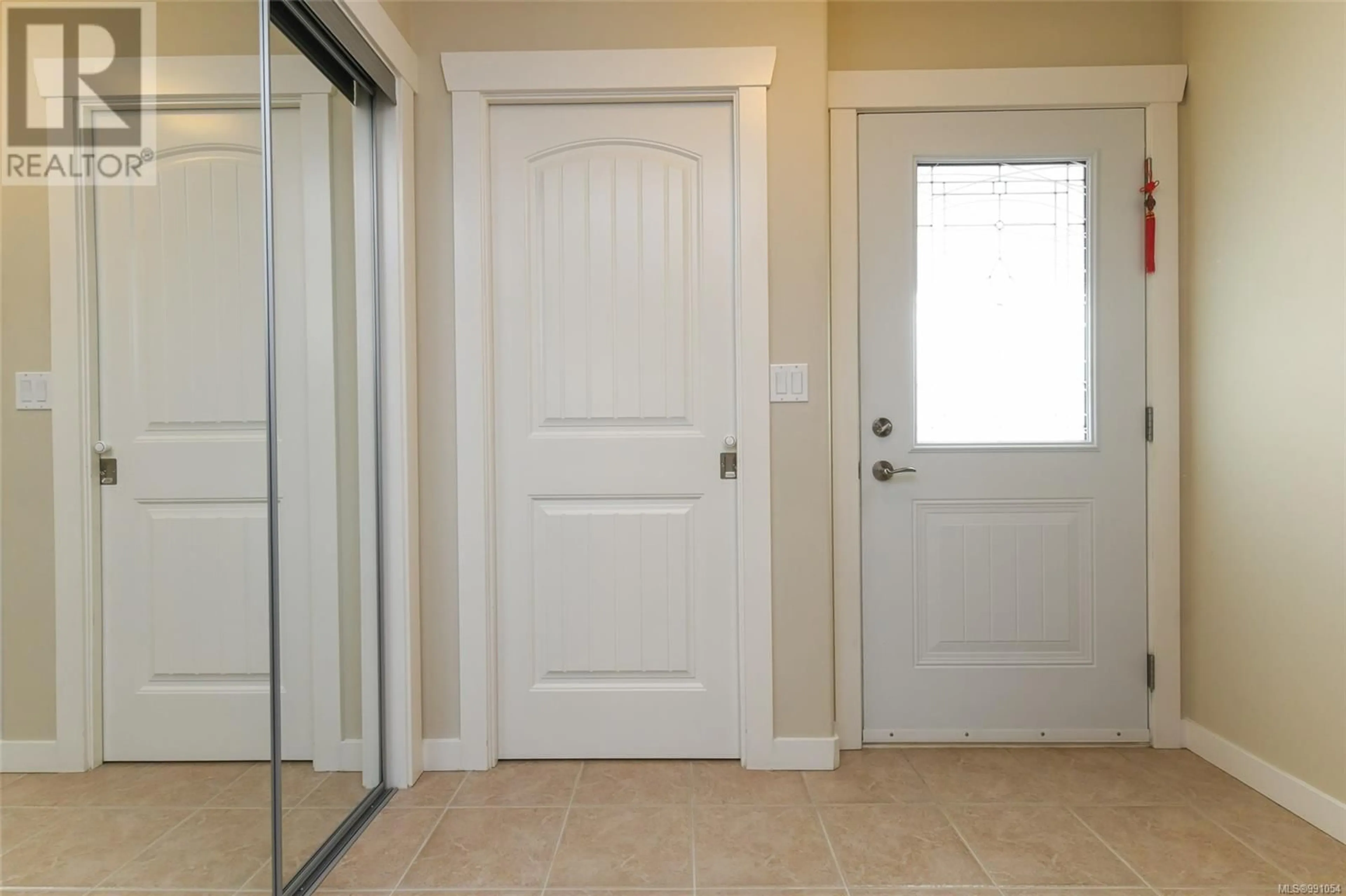 Indoor entryway for 102 170 Centennial Dr, Courtenay British Columbia V9N9V7