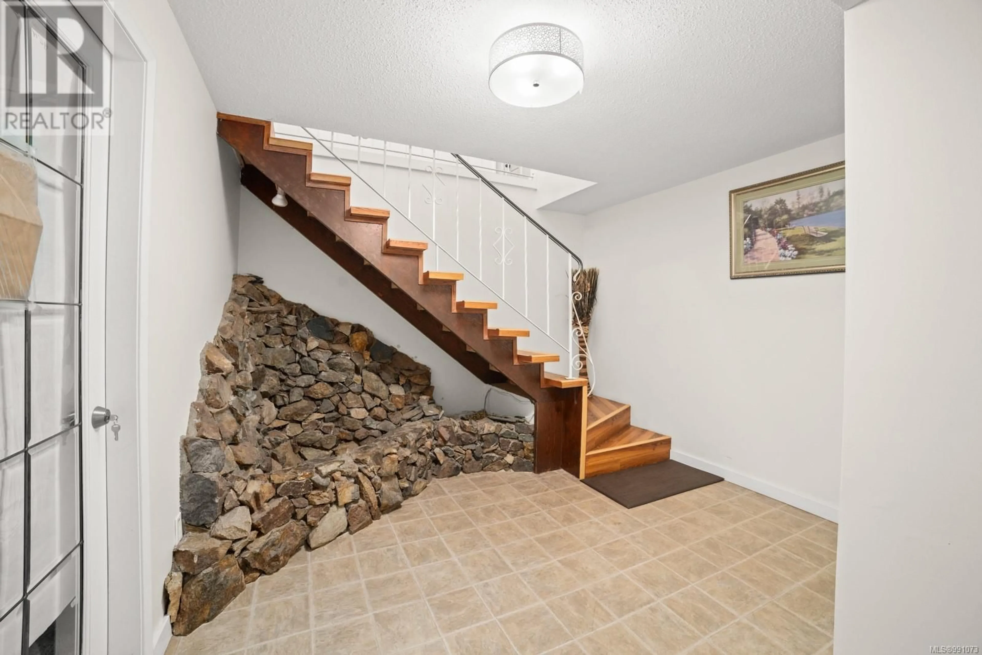 Stairs for 4233 Thornhill Cres, Saanich British Columbia V8N3G6