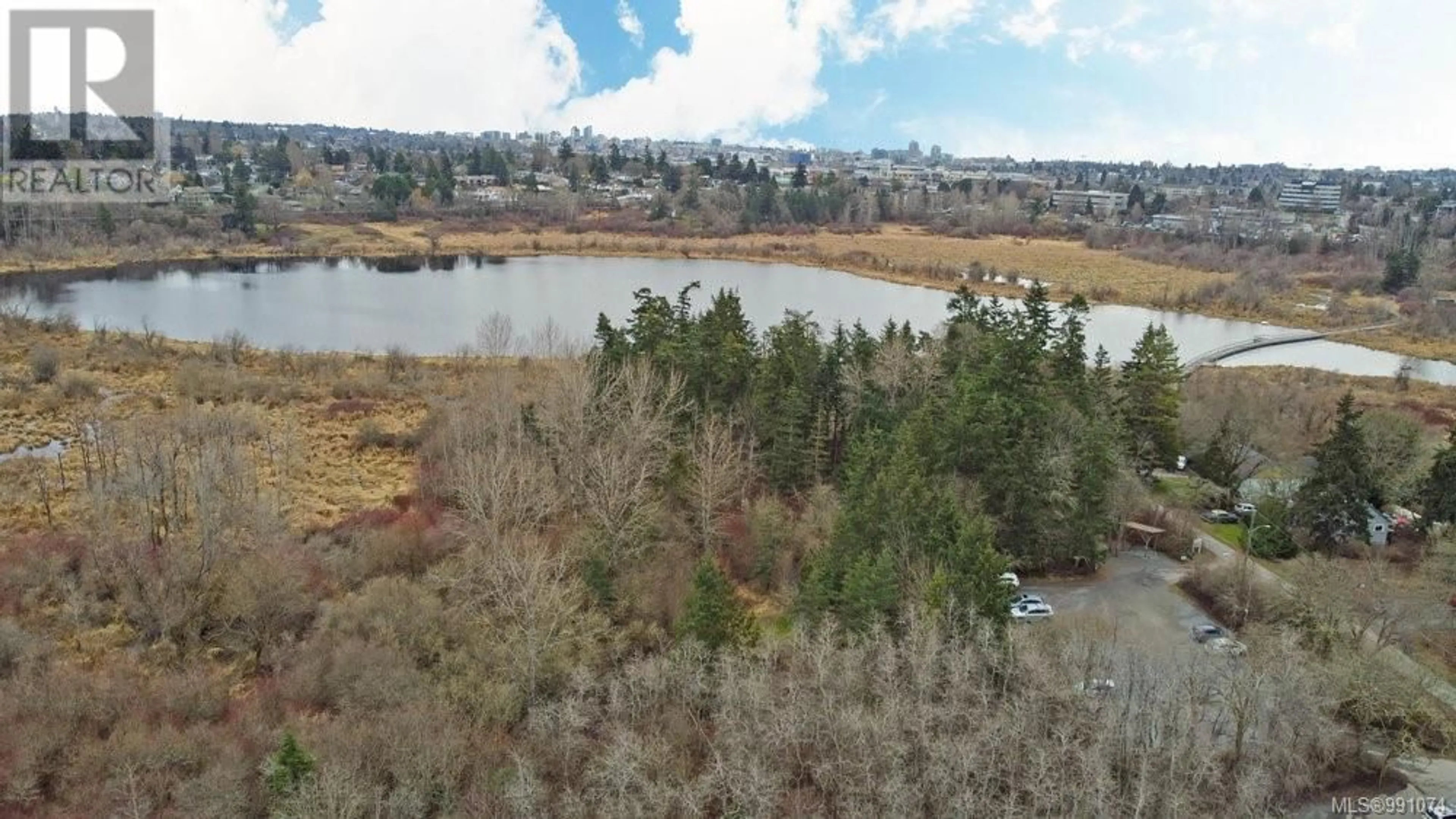 A pic from outside/outdoor area/front of a property/back of a property/a pic from drone, water/lake/river/ocean view for 883 Canterbury Rd, Saanich British Columbia V8X3E5