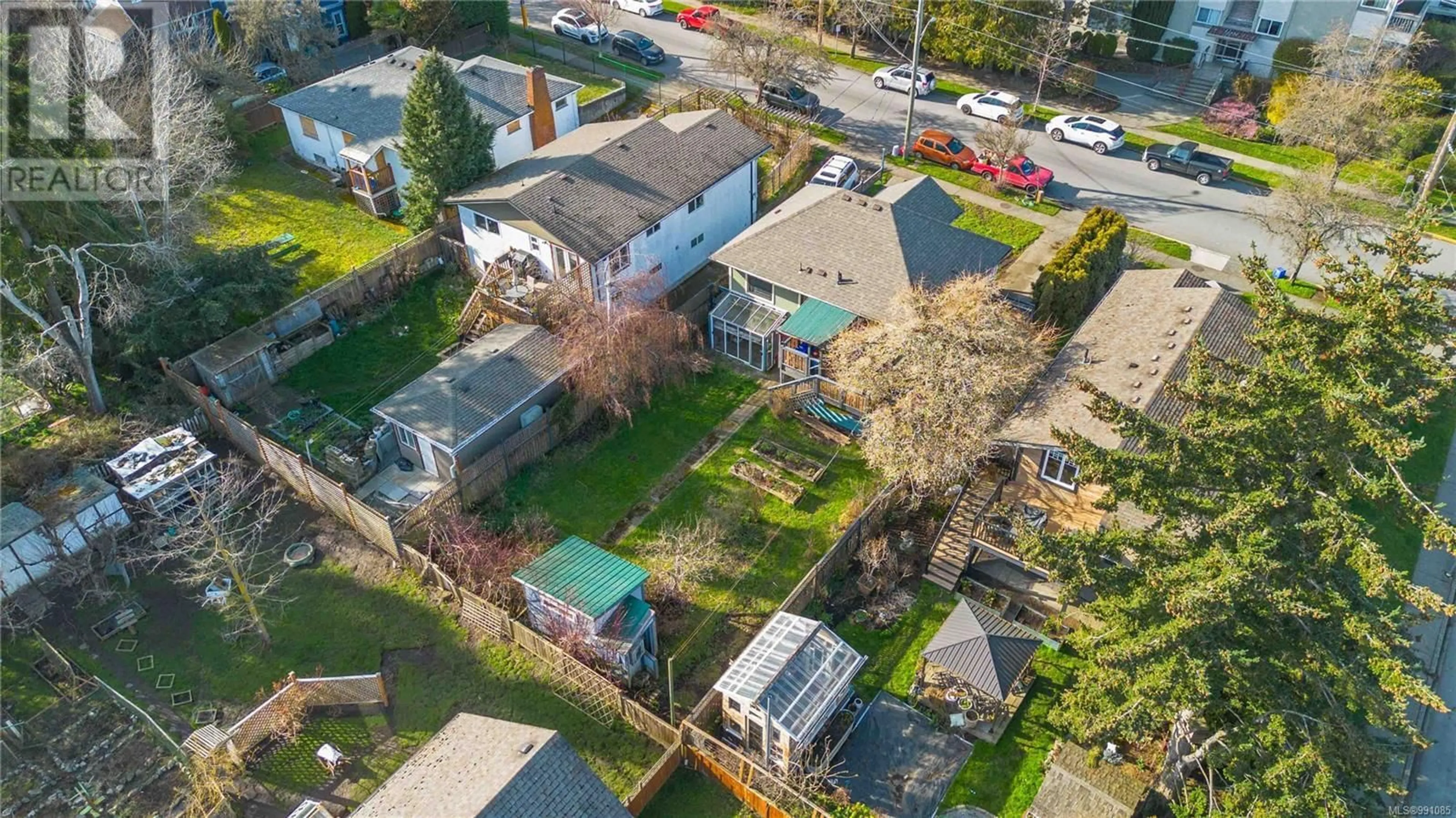 A pic from outside/outdoor area/front of a property/back of a property/a pic from drone, street for 1535 Myrtle Ave, Victoria British Columbia V8R2Z7