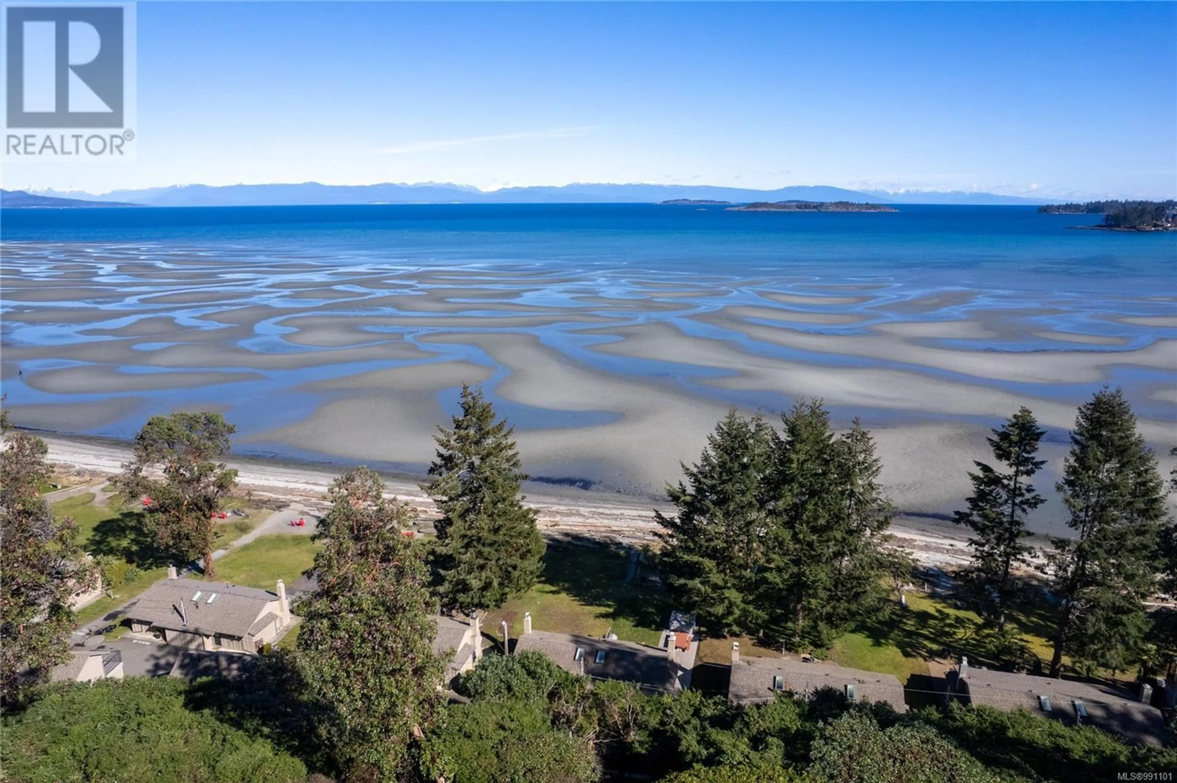 A pic from outside/outdoor area/front of a property/back of a property/a pic from drone, water/lake/river/ocean view for 35 1051 Resort Dr, Parksville British Columbia V9P2E4