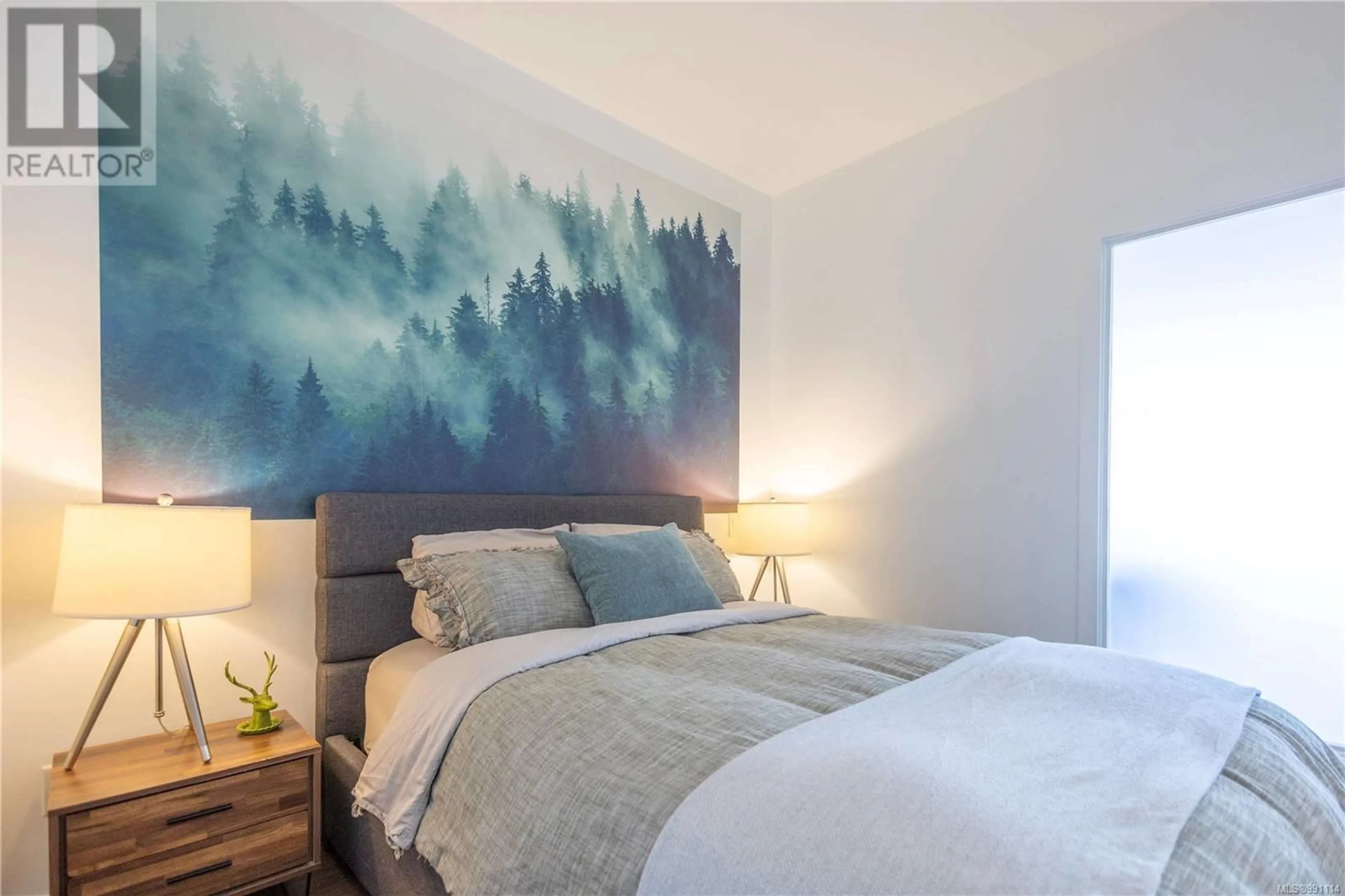 Bedroom with bed, wood/laminate floor for 504 517 Fisgard St, Victoria British Columbia V8W0C5